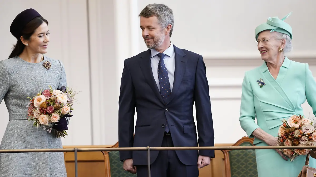 Crown Princess Mary, Crown Prince Frederik and Queen Margrethe arrives to monitor the opening of the Danish Parliament "Folketinget" at Christiansborg Castle in Copenhagen, Denmark, Tuesday October 4, 2022