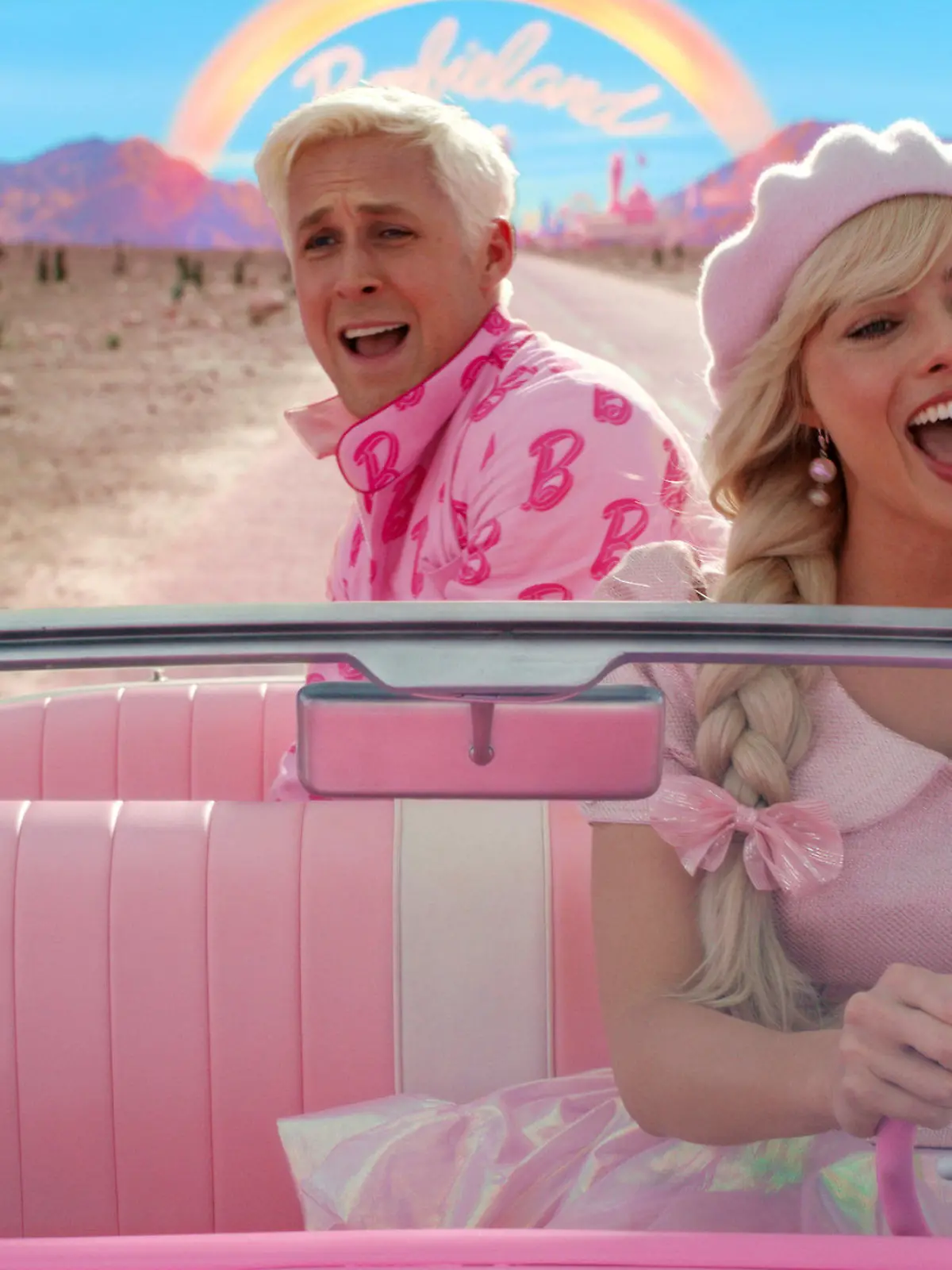 HANDOUT - 19.07.2023, ---: Ryan Gosling als Ken and Margot Robbie als Barbie in einer Szene der Films "Barbie" (undatierte Filmszene). Der Film kommt am 20.07.2023 in die deutschen Kinos. (zu dpa Kinostarts) Foto: -/Courtesy of Warner Bros. Pictures/dpa - ACHTUNG: Nur zur redaktionellen Verwendung bis zum 19.10.2023 im Zusammenhang mit einer Berichterstattung über den Film und nur mit vollständiger Nennung des vorstehenden Credits +++ dpa-Bildfunk +++