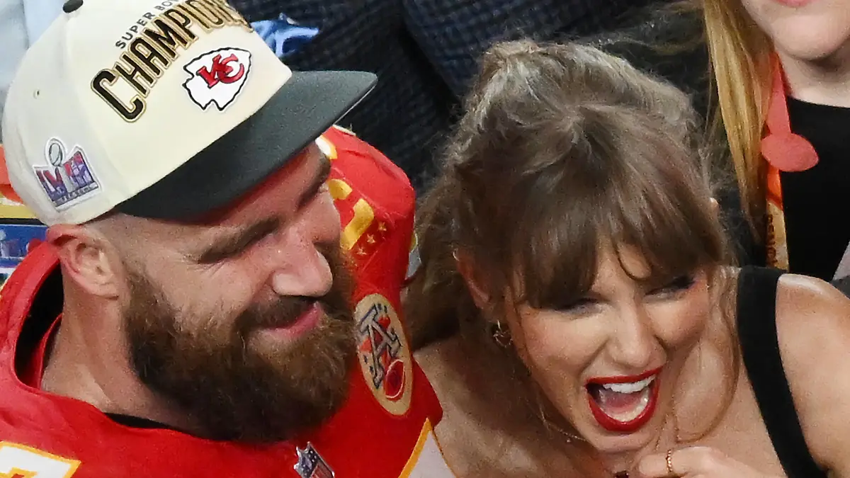 Ein Herz und eine Seele: Travis Kelce und Taylor Swift aka T&T. Wann läuten die Hochzeitsglocken? Bei einem Chiefs-Sieg vielleicht?
