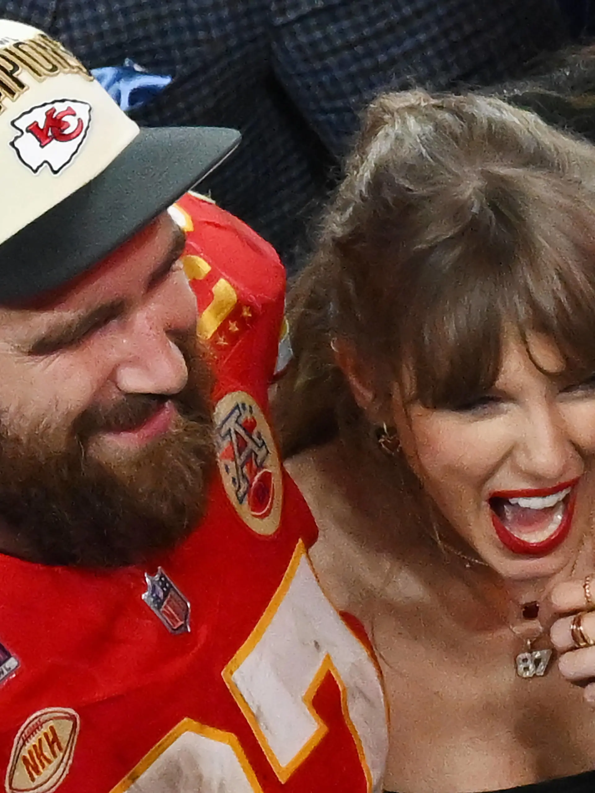Ein Herz und eine Seele: Travis Kelce und Taylor Swift aka T&T. Wann läuten die Hochzeitsglocken? Bei einem Chiefs-Sieg vielleicht?