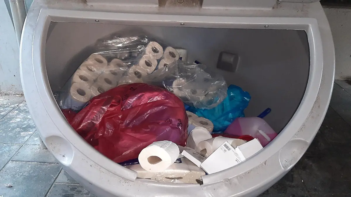 Skurriler Diebstahl von Toilettenpapier und Einweghandtücher am Lübecker Bahnhof. - Bundespolizei sucht Zeugen