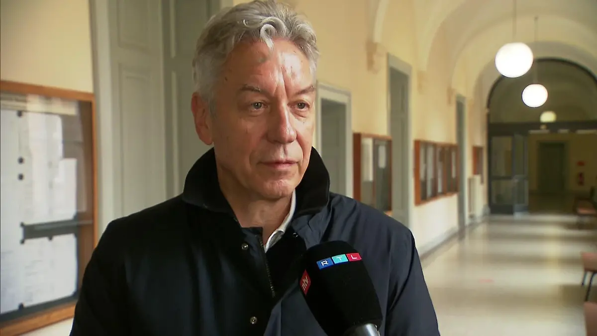 Hensels Hamburger Anwalt Gerd Uecker im RTL-Interview