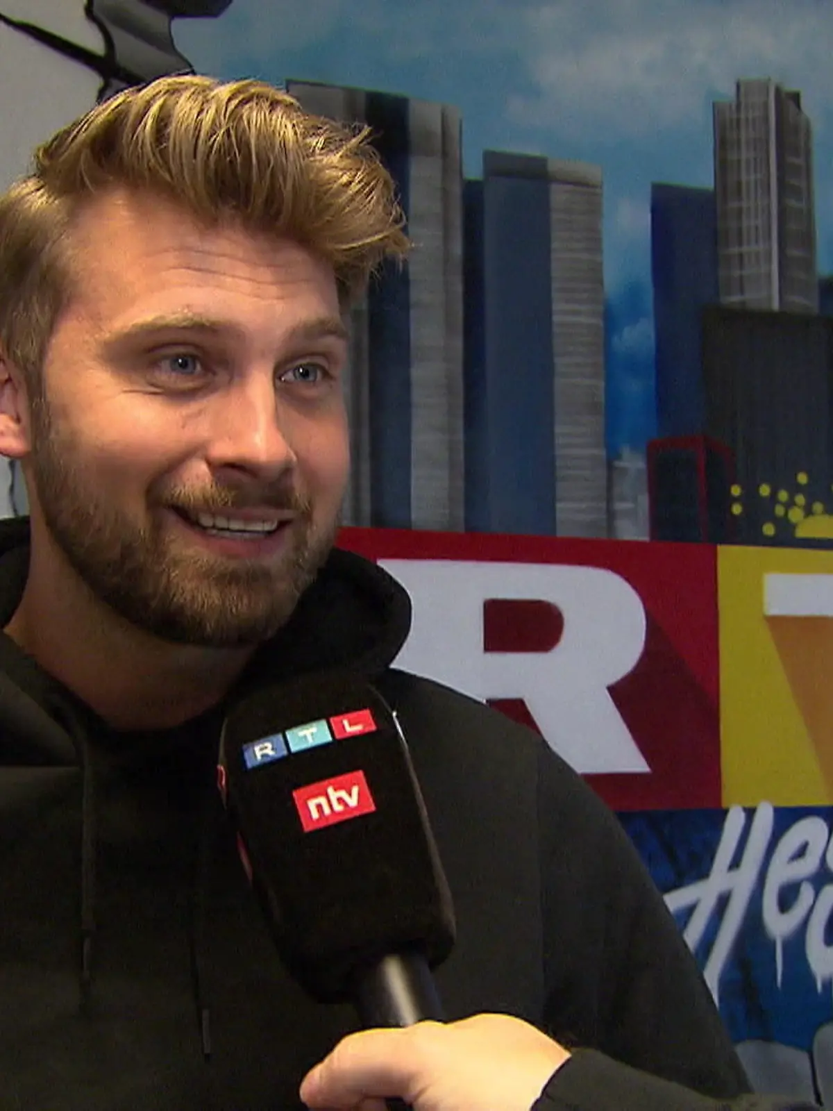 Bild zu: "Liebeserklärung an seine Anna! Hier gerät der Bachelor Dominik ins Schwärmen"