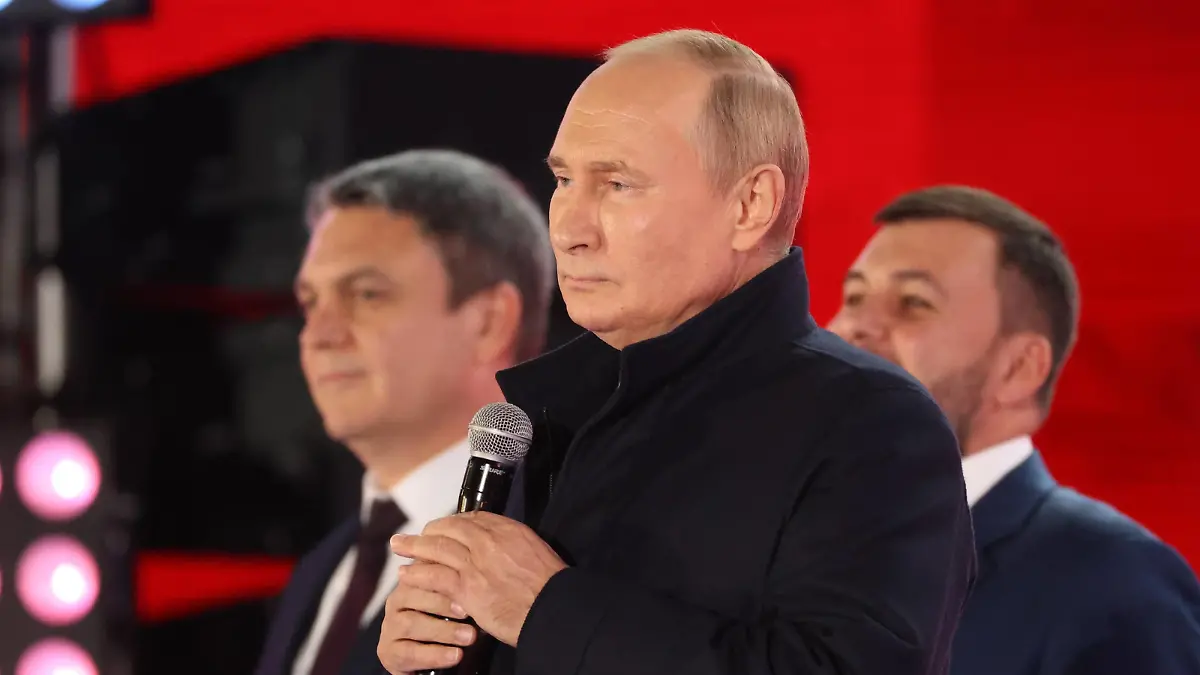 Russia New Territories Accession Celebrations 8287490 30.09.2022 Russian President Vladimir Putin delivers a speech during a concert to celebrate accession of new territories to Russia at Red Square, in Moscow, Russia. Russian President Vladimir Putin and the heads of the Donetsk and Luhansk people s republic, as well as the Kherson and Zaporizhzhia regions signed agreements on the accession of the territories to Russia and the formation of new subjects within the country. Sergey Karpuhin / POOL Moscow Russia PUBLICATIONxINxGERxSUIxAUTxONLY Copyright: xSergeyxKarpuhinx