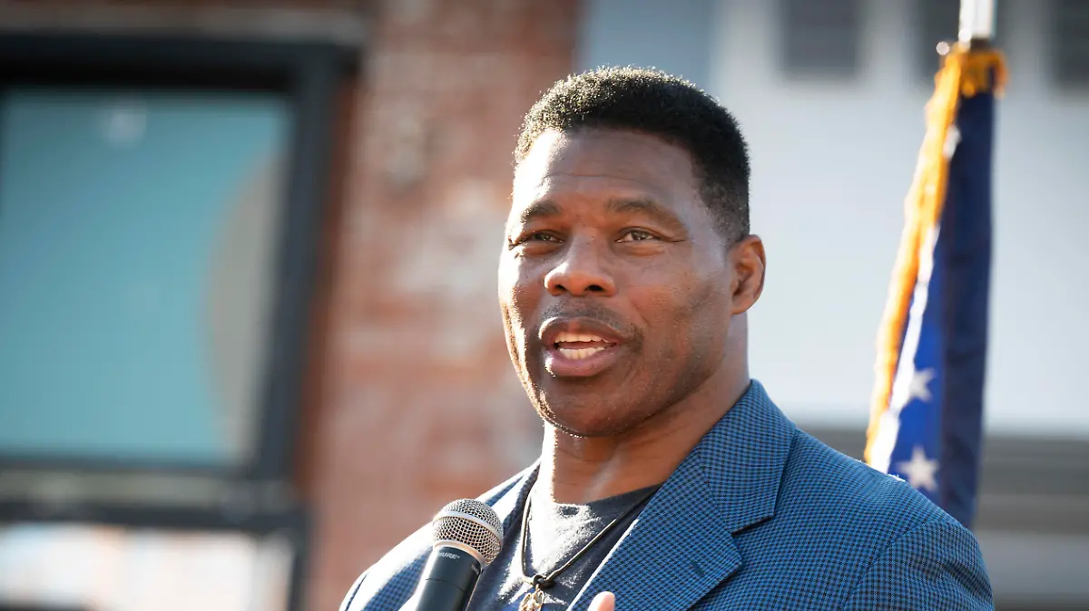September 26, 2022, Dallas, Georgia, USA: Georgia Republican senate candidate HERSCHEL WALKER meets with supporters in a small town in Northwest Georgia with six weeks to go before mid-term election. (Credit Image: © Robin Rayne/ZUMA Press Wire) / action press