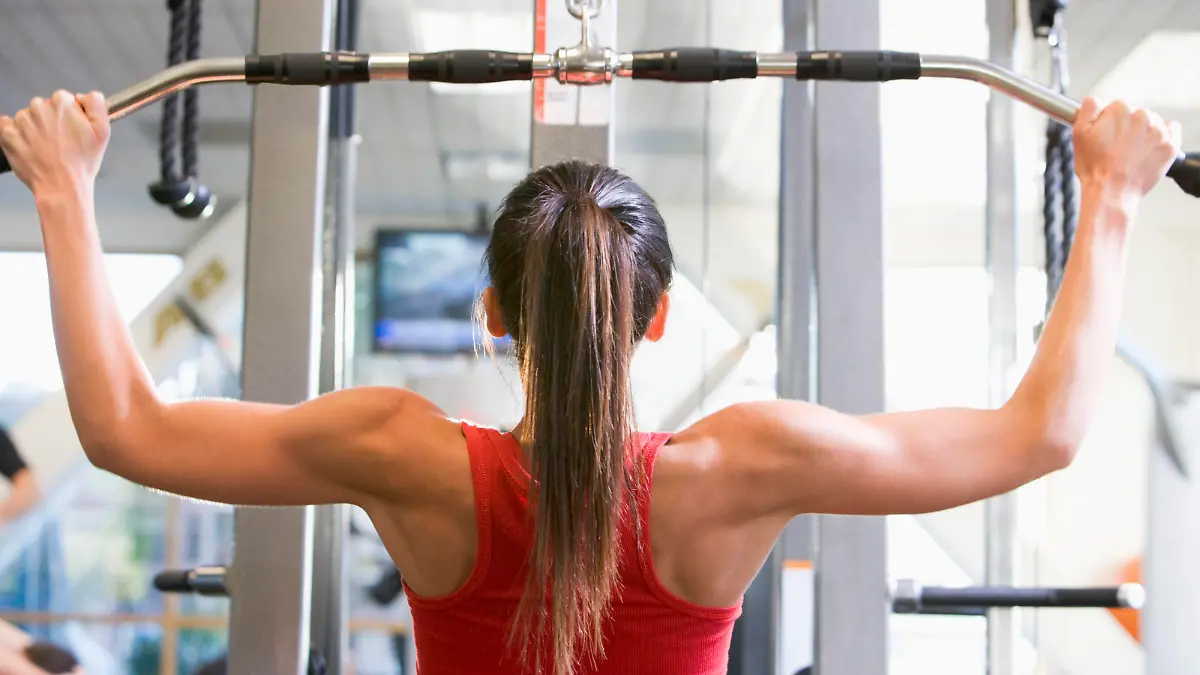 Woman Weight Training At Gym Copyright: xMonkeyxBusinessxImagesx/xDesignxPicsx , 30692986 PUBLICATIONxINxGERxSUIxAUTxONLY Copyright: MonkeyxBusinessxImagesx/xDesignxPics 30692986