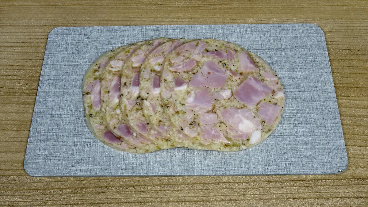 28.12.2020, Borkwalde, Brandenburg, Die Suelze ist ein kaltes Gericht aus Fleisch und Gelee. || Mindestpreis 15 Euro