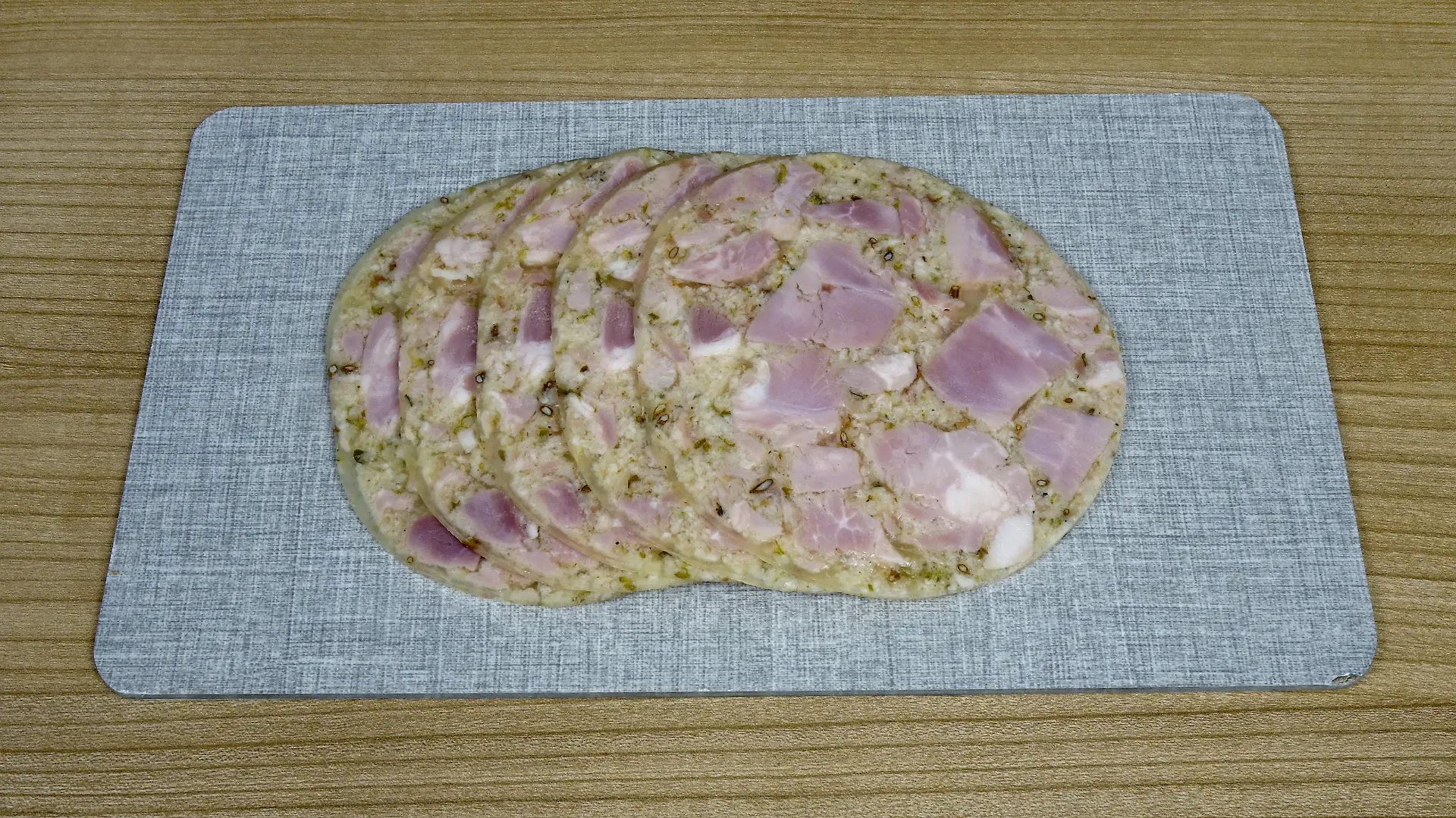 28.12.2020, Borkwalde, Brandenburg, Die Suelze ist ein kaltes Gericht aus Fleisch und Gelee. || Mindestpreis 15 Euro