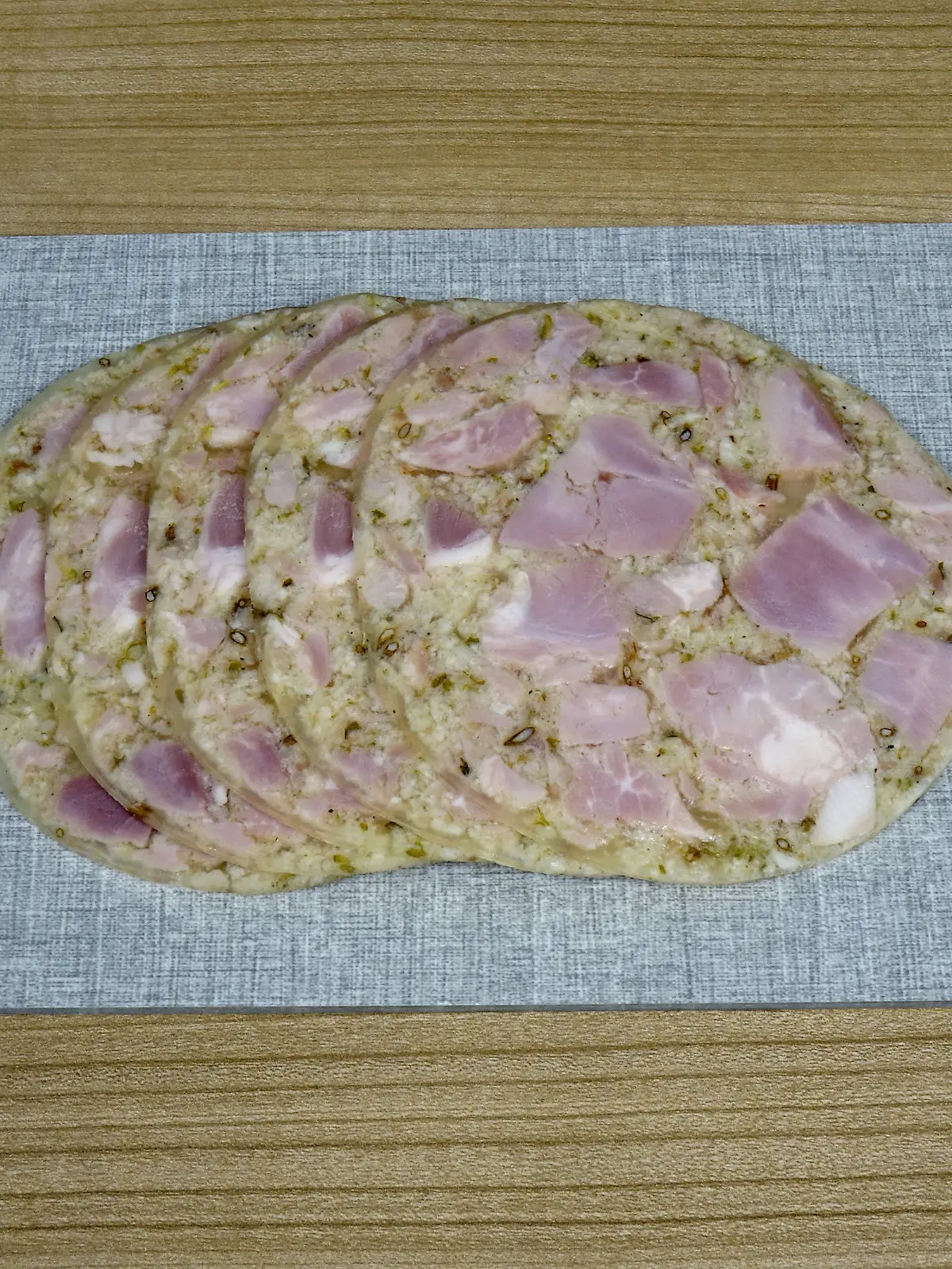28.12.2020, Borkwalde, Brandenburg, Die Suelze ist ein kaltes Gericht aus Fleisch und Gelee. || Mindestpreis 15 Euro 
