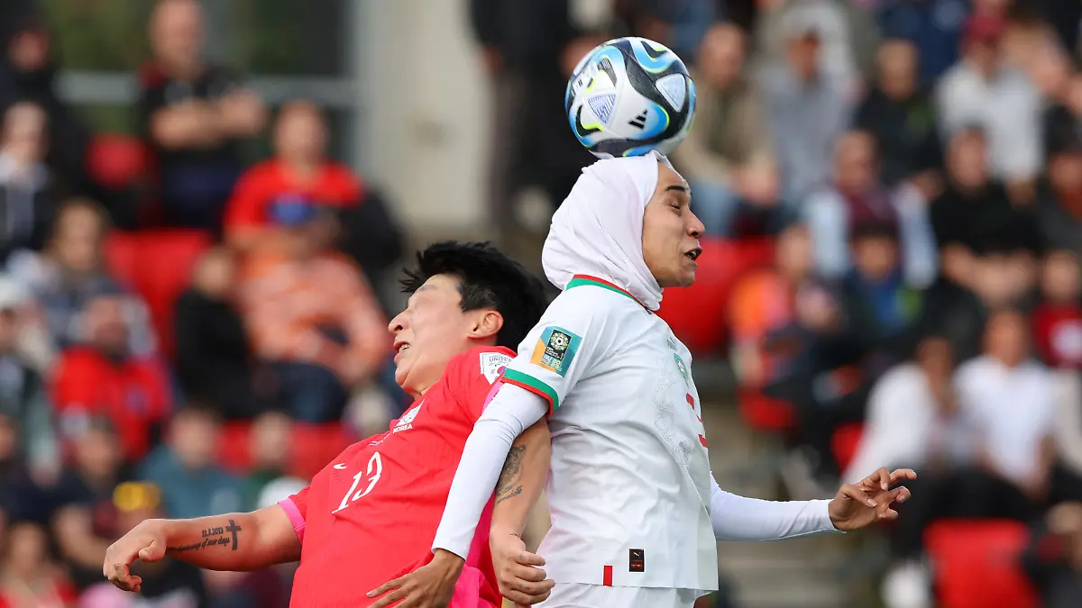 ADELAIDE, AUSTRALIA - JULY 30: Nouhaila Benzina of Morocco and Park Eunsun of Korea Republic compete for the ball during the FIFA Women's World Cup Australia & New Zealand 2023 Group H match between Korea Republic and Morocco at Hindmarsh Stadium on July 30, 2023 in Adelaide, Australia. (Photo by Sarah Reed/Getty Images) *** BESTPIX ***