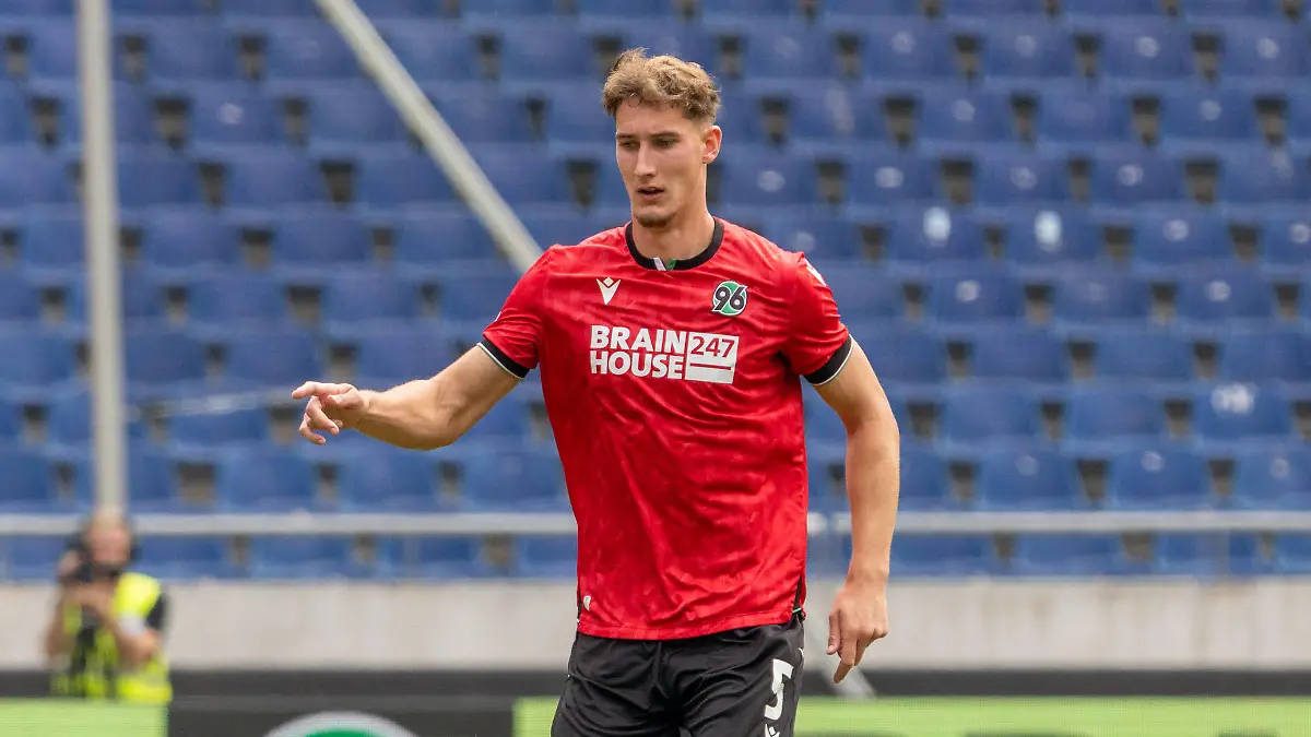 Phil Neumann Hannover 96, 05 GER, Hannover 69 vs. FC Villarreal, Fußball, Bundesliga, Testspiel, Spielzeit 2023/2024, 22.07.2023 DFL REGULATIONS PROHIBIT ANY USE OF PHOTOGRAPHS AS IMAGE SEQUENCES AND/OR QUASI-VIDEO Hannover 96 vs. FC Villarreal, Fußball, Bundesliga, Testspiel, 2023/2024, 22.07.2023 Hannover *** Phil Neumann Hannover 96, 05 GER, Hannover 69 vs FC Villarreal, Football, Bundesliga, Test Match, Season 2023 2024, 22 07 2023 DFL REGULATES PROHIBIT ANY USE OF PHOTOGRAPHS AS IMAGE SEQUENCES AND OR QUASI VIDEO Hannover 96 vs FC Villarreal, Football, Bundesliga, Test Match, 2023 2024, 22 07 2023 Hannover Copyright: xEibner-Pressefoto/FabioxDeinertx EP_FDT