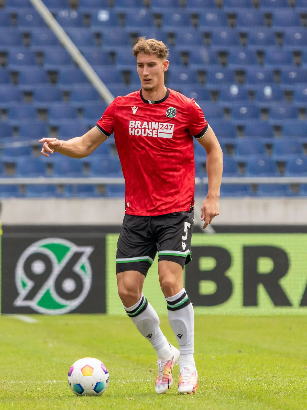 Phil Neumann Hannover 96, 05 GER, Hannover 69 vs. FC Villarreal, Fußball, Bundesliga, Testspiel, Spielzeit 2023/2024, 22.07.2023 DFL REGULATIONS PROHIBIT ANY USE OF PHOTOGRAPHS AS IMAGE SEQUENCES AND/OR QUASI-VIDEO Hannover 96 vs. FC Villarreal, Fußball, Bundesliga, Testspiel, 2023/2024, 22.07.2023 Hannover *** Phil Neumann Hannover 96, 05 GER, Hannover 69 vs FC Villarreal, Football, Bundesliga, Test Match, Season 2023 2024, 22 07 2023 DFL REGULATES PROHIBIT ANY USE OF PHOTOGRAPHS AS IMAGE SEQUENCES AND OR QUASI VIDEO Hannover 96 vs FC Villarreal, Football, Bundesliga, Test Match, 2023 2024, 22 07 2023 Hannover Copyright: xEibner-Pressefoto/FabioxDeinertx EP_FDT
