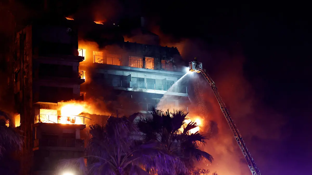 Firefighters work at the scene of a fire at an apartment building in Valencia, Spain February 22, 2024. REUTERS/Eva Manez     TPX IMAGES OF THE DAY