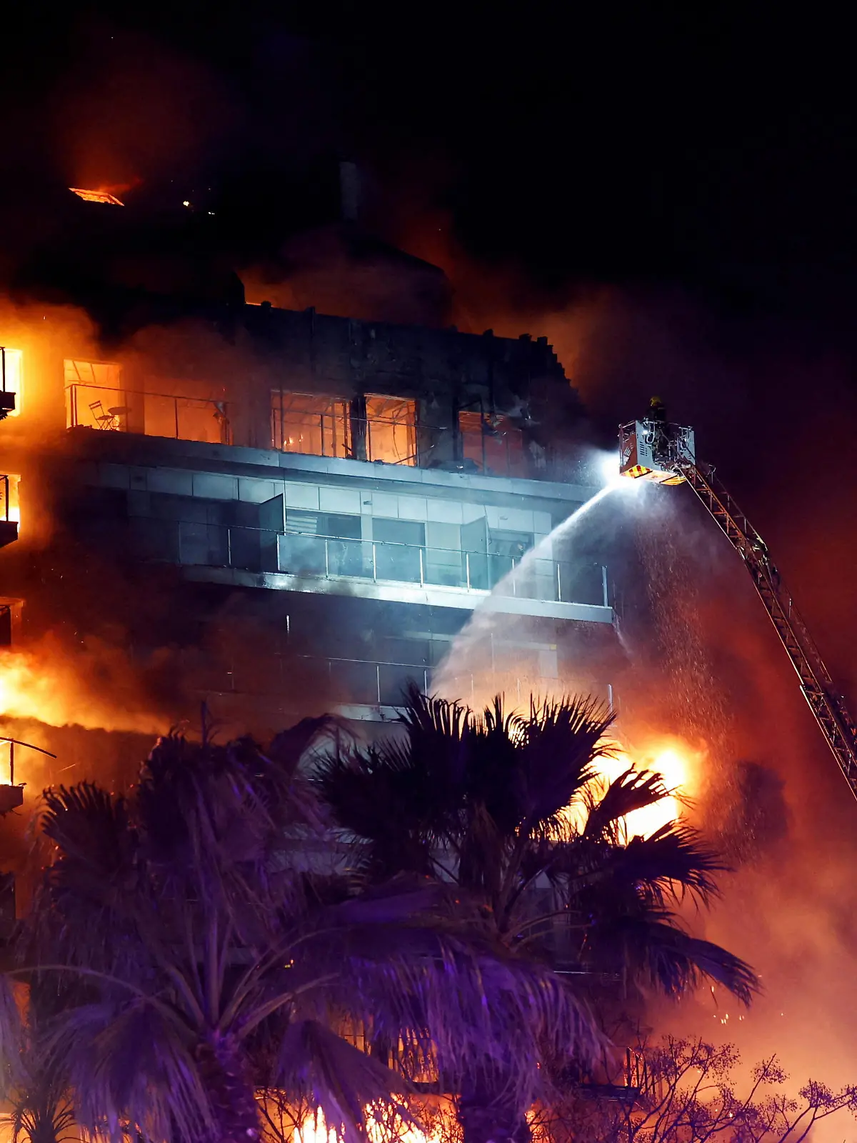 Firefighters work at the scene of a fire at an apartment building in Valencia, Spain February 22, 2024. REUTERS/Eva Manez     TPX IMAGES OF THE DAY