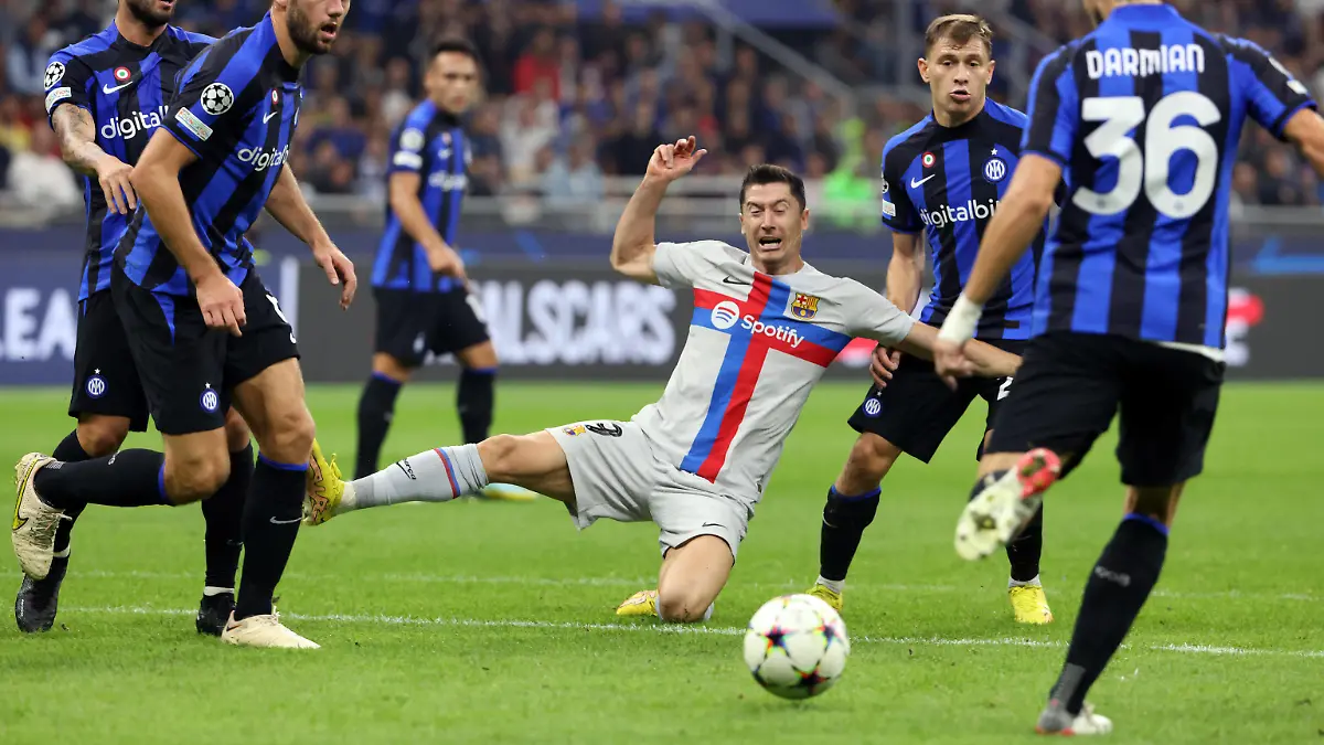 October 4, 2022, MILAN, ITALY: Barcelona s Robert Lewandowski C reacts during the UEFA Champions League Group C match between FC Inter and Barcelona at Giuseppe Meazza stadium in Milan, 4 October 2022..ANSA / MATTEO BAZZI. MILAN ITALY - ZUMAa110 20221004_zaf_a110_027 Copyright: xMatteoxBazzix