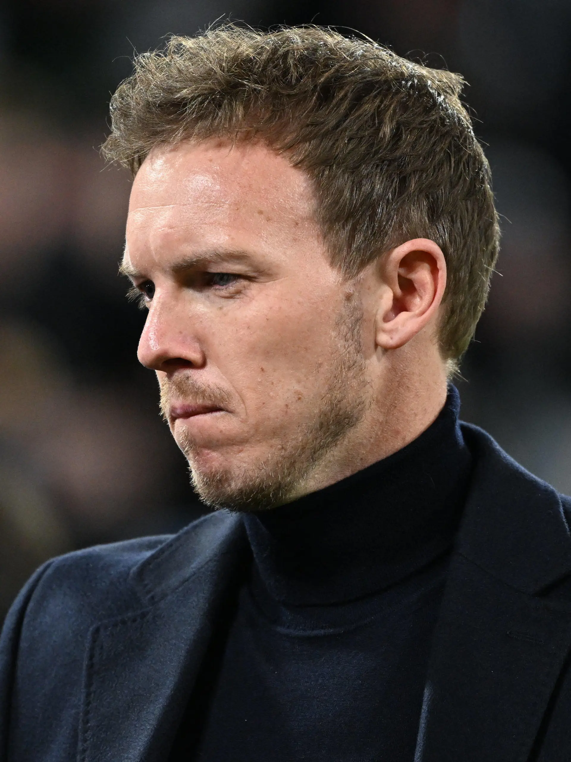 ARCHIV - 08.03.2023, Bayern, München: Fußball: Champions League, Bayern München - Paris Saint-Germain, K.o.-Runde, Achtelfinale, Rückspiel in der Allianz Arena. Trainer Julian Nagelsmann von München vor dem Spiel. Er ärgert sich über Interna, die nach außen gedrungen sind. (zu dpa: «Heikle «Maulwurf»-Frage - Nagelsmann ärgert und wundert sich») Foto: Sven Hoppe/dpa +++ dpa-Bildfunk +++
