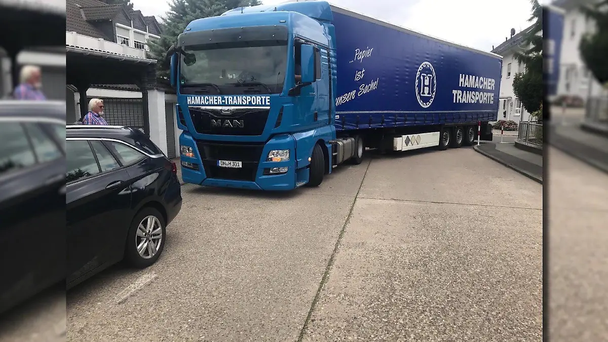 LKW-Chaos in Hochheim.
