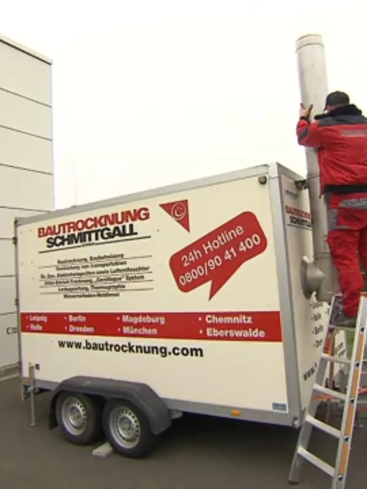 Gasmangel, Engpässe, kalte Wohnungen und hohe Nebenkosten – viele Deutsche haben derzeit Angst vor dem kommenden Winter. Solange man gesund ist, ist alles noch irgendwie zu schaffen, aber wie gehen kranke Menschen mit der Situation um? Und wie können zum Beispiel Krankenhäuser ihre Patienten im Notfall weiter versorgen? Wie sich eine Klinik in Hessen vorbereitet, sehen Sie im Video!