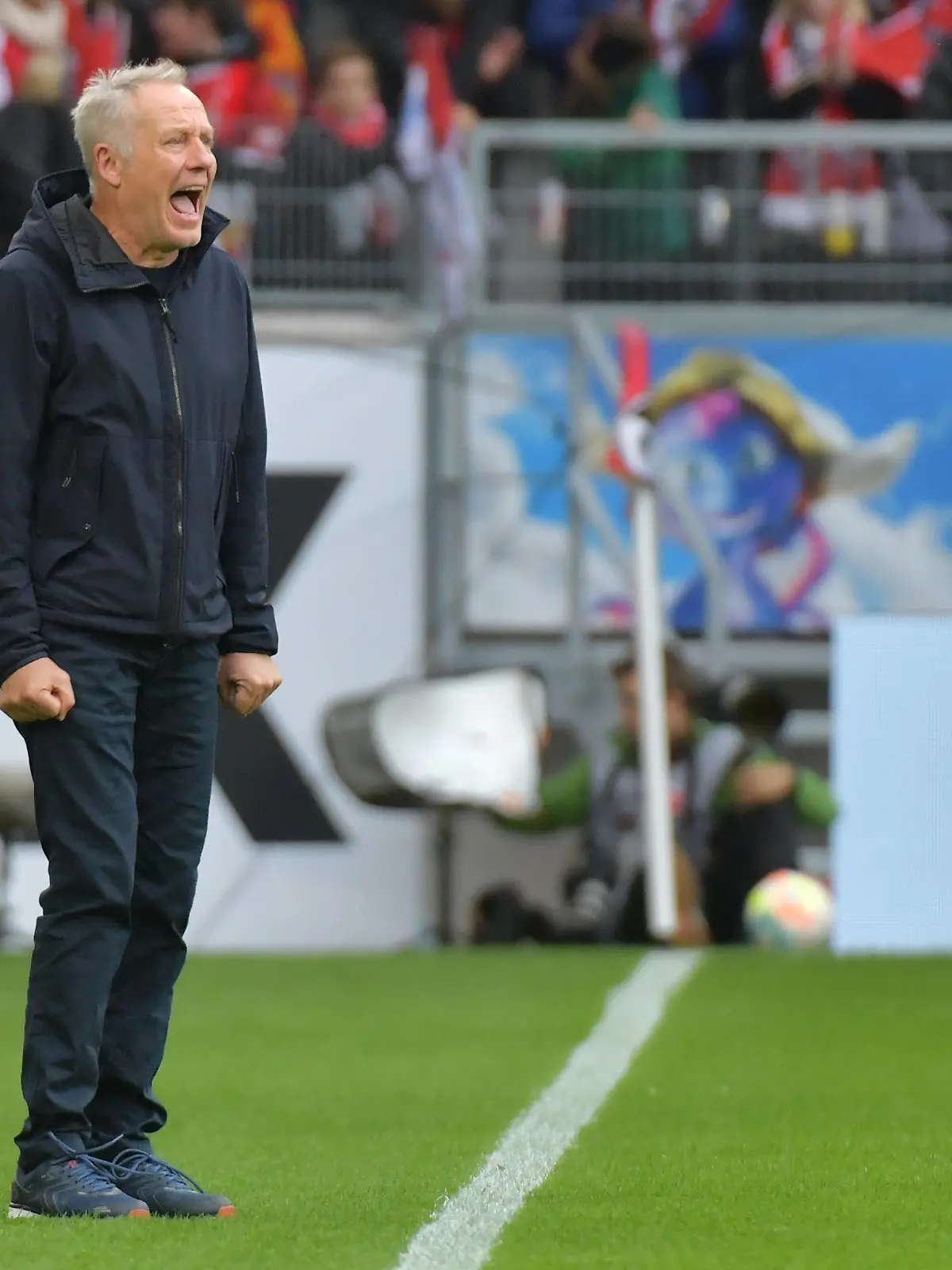  01.10.2022, xblx, Fussball 1.Bundesliga, SC Freiburg - FSV Mainz 05 emspor, v.l. Trainer Christian Streich SC Freiburg DFL/DFB REGULATIONS PROHIBIT ANY USE OF PHOTOGRAPHS as IMAGE SEQUENCES and/or QUASI-VIDEO Freiburg *** 01 10 2022, xblx, football 1 Bundesliga, SC Freiburg FSV Mainz 05 emspor, v l coach Christian Streich SC Freiburg DFL DFB REGULATIONS PROHIBIT ANY USE OF PHOTOGRAPHS as IMAGE SEQUENCES and or QUASI VIDEO Freiburg