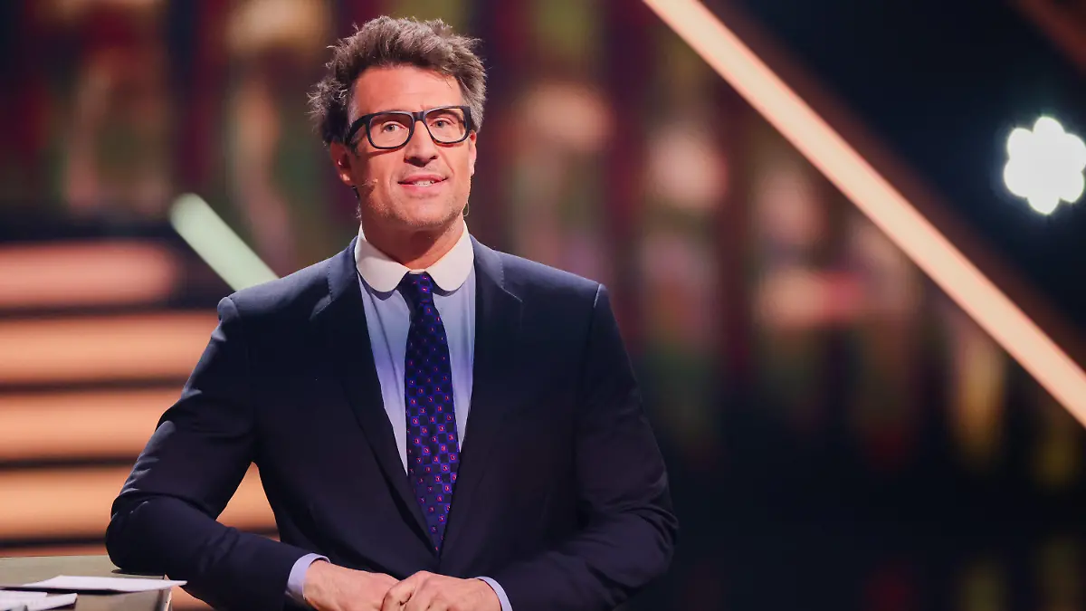 23.02.2024, Nordrhein-Westfalen, Köln: Daniel Hartwich, Moderator, steht in der Kennenlernshow der RTL-Tanzshow ·Let's Dance· zum Auftakt der neuen Staffel auf dem Parkett im Coloneum. Foto: Rolf Vennenbernd/dpa +++ dpa-Bildfunk +++