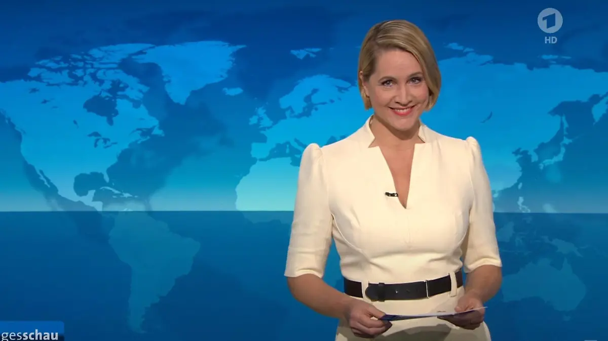 dpatopbilder - HANDOUT - 31.01.2024, Hamburg: TV-Nachrichtensprecherin Judith Rakers präsentiert zum letzten Mal die Hauptausgabe der ARD-«Tagesschau». (Screenshot). Foto: -/Tagesschau/dpa - ACHTUNG: Nur zur redaktionellen Verwendung im Zusammenhang mit der aktuellen Berichterstattung und nur mit vollständiger Nennung des vorstehenden Credits +++ dpa-Bildfunk +++