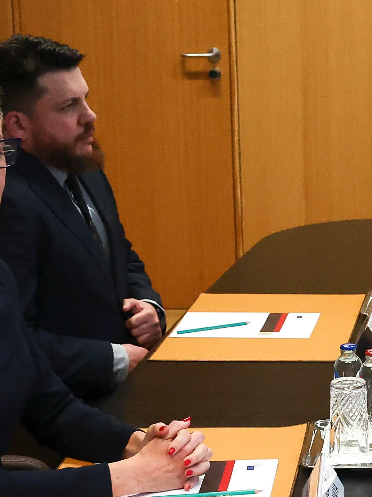 19.02.2024, Belgien, Brüssel: Julia Nawalnaja (l), Ehefrau des russischen Oppositionsführers Alexej Nawalny, nimmt an einem Treffen mit dem Präsidenten des Europäischen Rates, Michel, im Gebäude des Europäischen Rates teil. Foto: Yves Herman/Pool Reuters/AP/dpa +++ dpa-Bildfunk +++