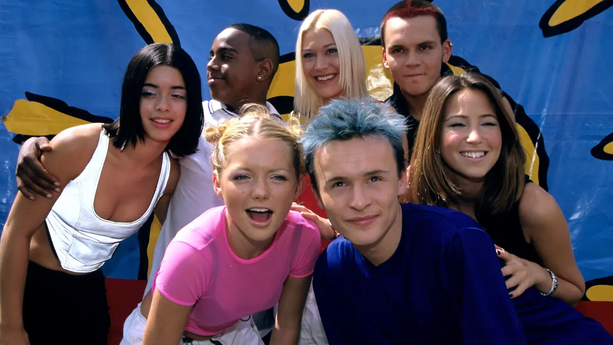 English pop group S Club 7 backstage at Capital FM's Power in the Park in London. (l-r) Tina Barrett, Bradley McIntosh, Hannah Spearritt, Jo O'Meara, Jon Lee, Paul Cattermole an Rachel Stevens, [collection: 50 Years of British Pop]