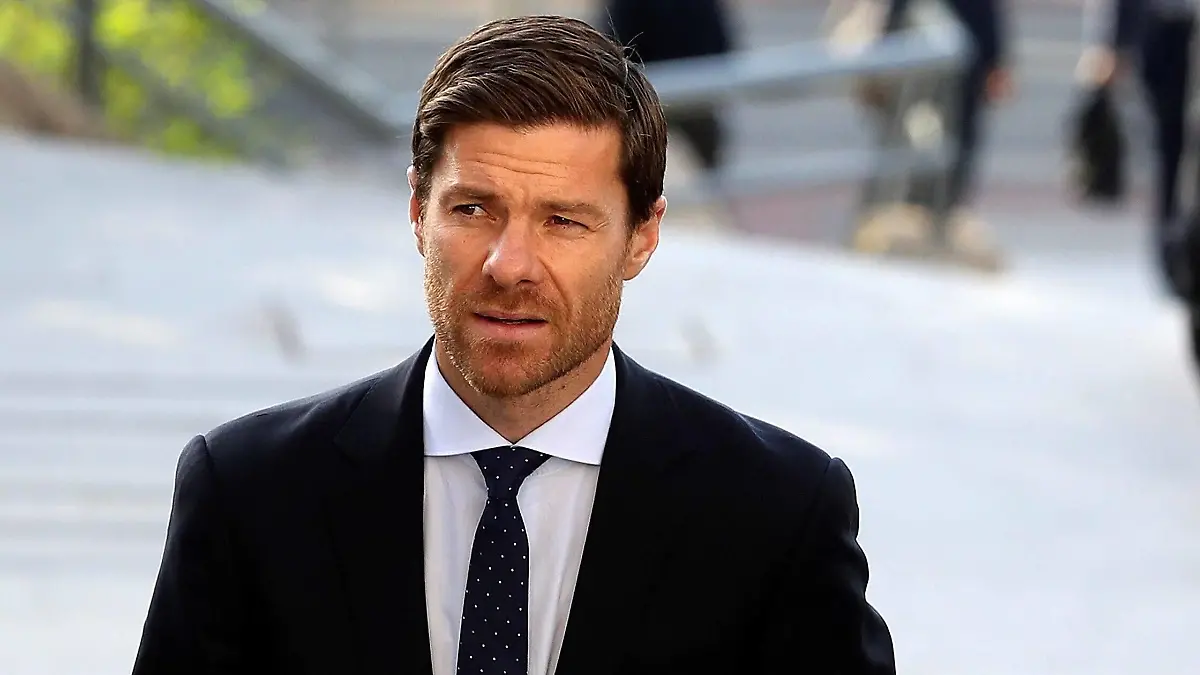 Former professional soccer player Xabi Alonso C arrives to Audiencia Nacional court to attend his trial for several alleged tax fraud charges in Madrid, Spain, 09 October 2019. Alonso and two other defendants are accused of committing fraud in tax years 2010,2011 and 2012. Trial of former soccer player Xabi Alonso for alleged tax fraud ACHTUNG: NUR REDAKTIONELLE NUTZUNG PUBLICATIONxINxGERxSUIxAUTxONLY Copyright: xJ.J.xGuillenx GRAF7305 20191009-637062121587973008