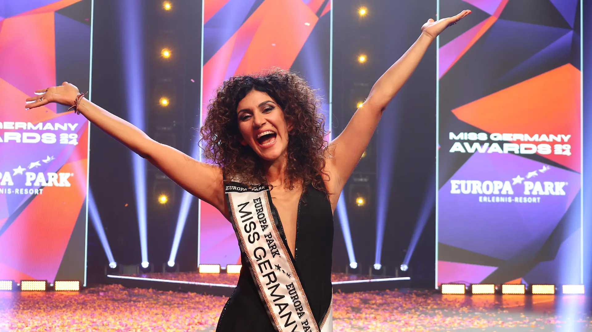 Rust, Deutschland 24. Februar 2024: Miss Germany Awards Finale - 2024 Im Bild: Apameh Schönauer Berlin, 39 Jahre, Erfolgreiche Architektin und AKtivistin für Frauenrechte gewinnt die Wahl des Miss Germany Awards 2024 - Europapark Rust - Das Finale im Europapark Rust - Am Samstag, 04. März 2023 wurde im Europapark zum 20. Mal der Titel Miss Germany vergeben. 900 Gäste wohnten der Proklamation im DOME bei, über 100 Medienvertreter aus Presse, Funk und Fernsehen waren akkreditiert. Europa Park Baden Württemberg *** Rust, Germany February 24, 2024 Miss Germany Awards Final 2024 In the picture Apameh Schönauer Berlin , 39 years old, successful architect and activist for womens rights wins the Miss Germany Awards 2024 Europapark Rus Copyright: xFotostandx/xHettichx