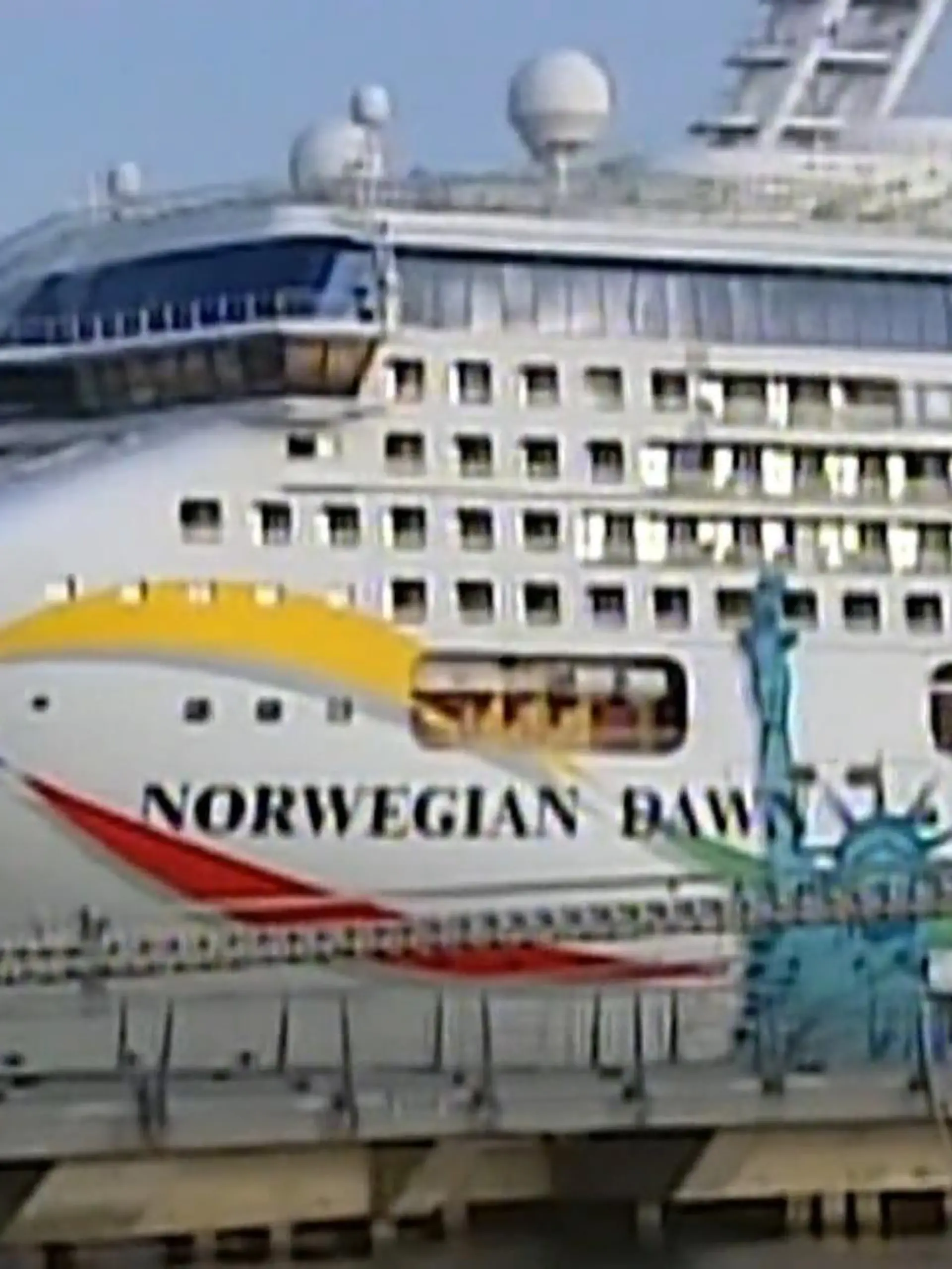 Mehr als 3.000 Menschen sitzen auf einem Kreuzfahrtschiff vor dem Urlaubsparadies Mauritius im Indischen Ozean fest. Die Behörden der ostafrikanischen Insel haben der "Norwegian Dawn" das Anlegen verweigert, weil an Bord möglicherweise Cholera ausgebrochen ist. 15 Crew-Mitglieder und Passagiere leiden unter Durchfall und Erbrechen. Deshalb werden jetzt Proben der Patienten untersucht. Das südliche Afrika erlebt derzeit einen der schlimmsten Cholera-Ausbrüche seit Jahren.