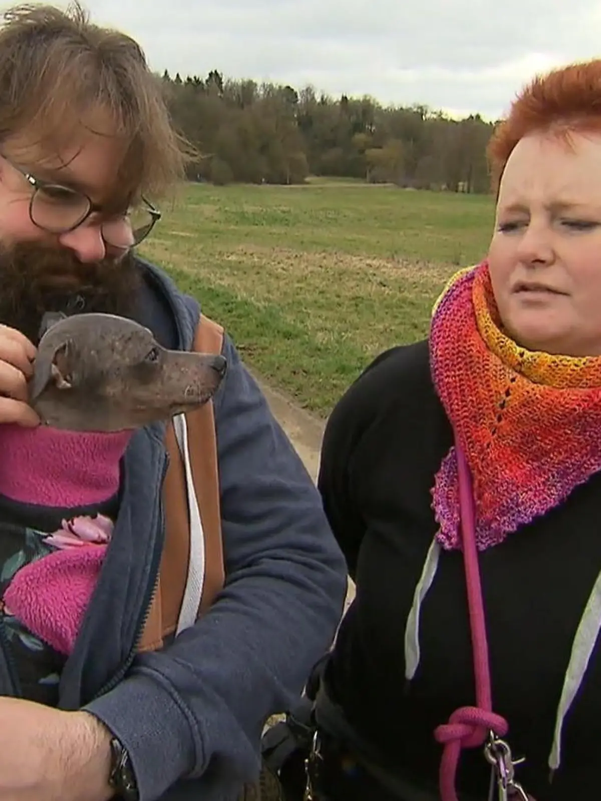 Eine britische Influencerin erzählt in den sozialen Medien, dass sie beim Dating schon Männer abgelehnt hat, weil sie sich mit ihrem Hund nicht verstanden haben. Der Hund entscheidet über das eigene Liebesglück. Ist das in Ordnung? Was Hundetrainerin Nastasia Iwanowska dazu sagt, erfahrt ihr im Video!
