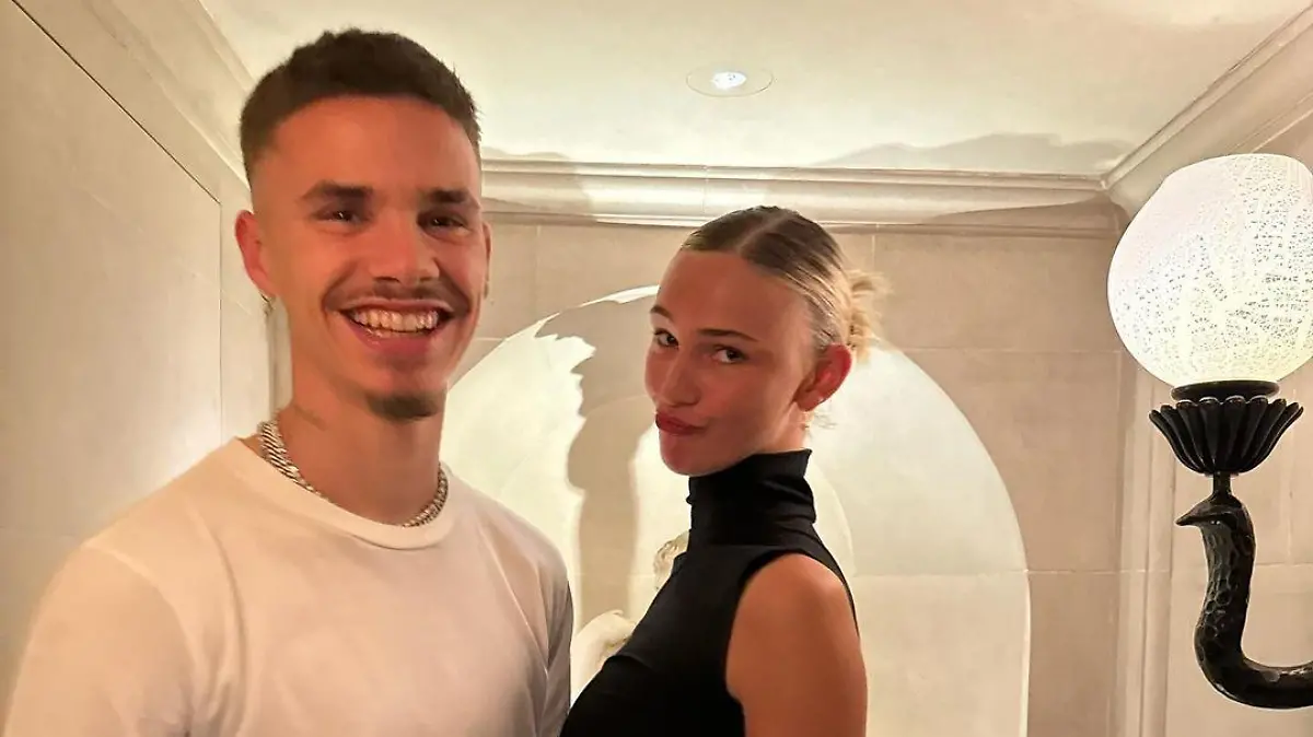 Romeo Beckham und Mia Regan haben sich getrennt.