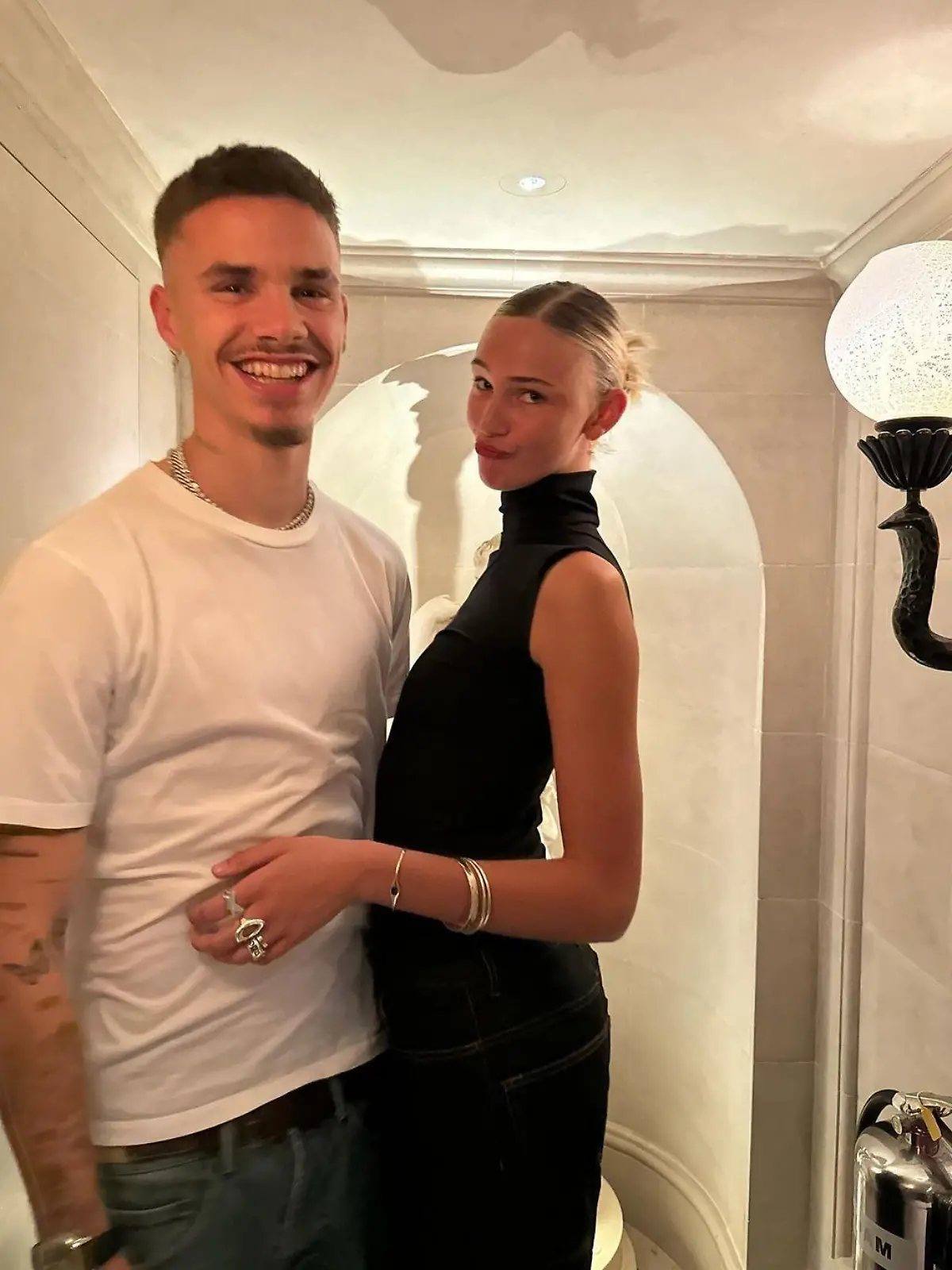 Romeo Beckham und Mia Regan haben sich getrennt.