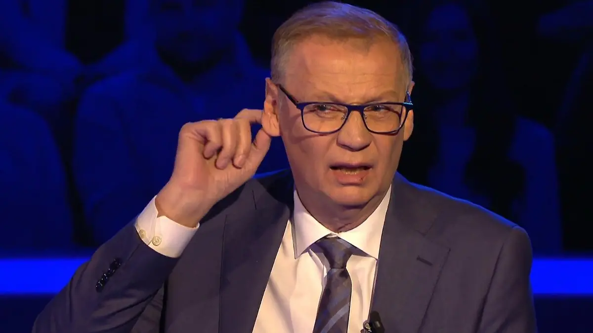 „Das wurde richtig angenäht“, weiß „Wer wird Millionär?“-Moderator Günther Jauch noch von früher, als ihm die Ohren angelegt werden sollten.