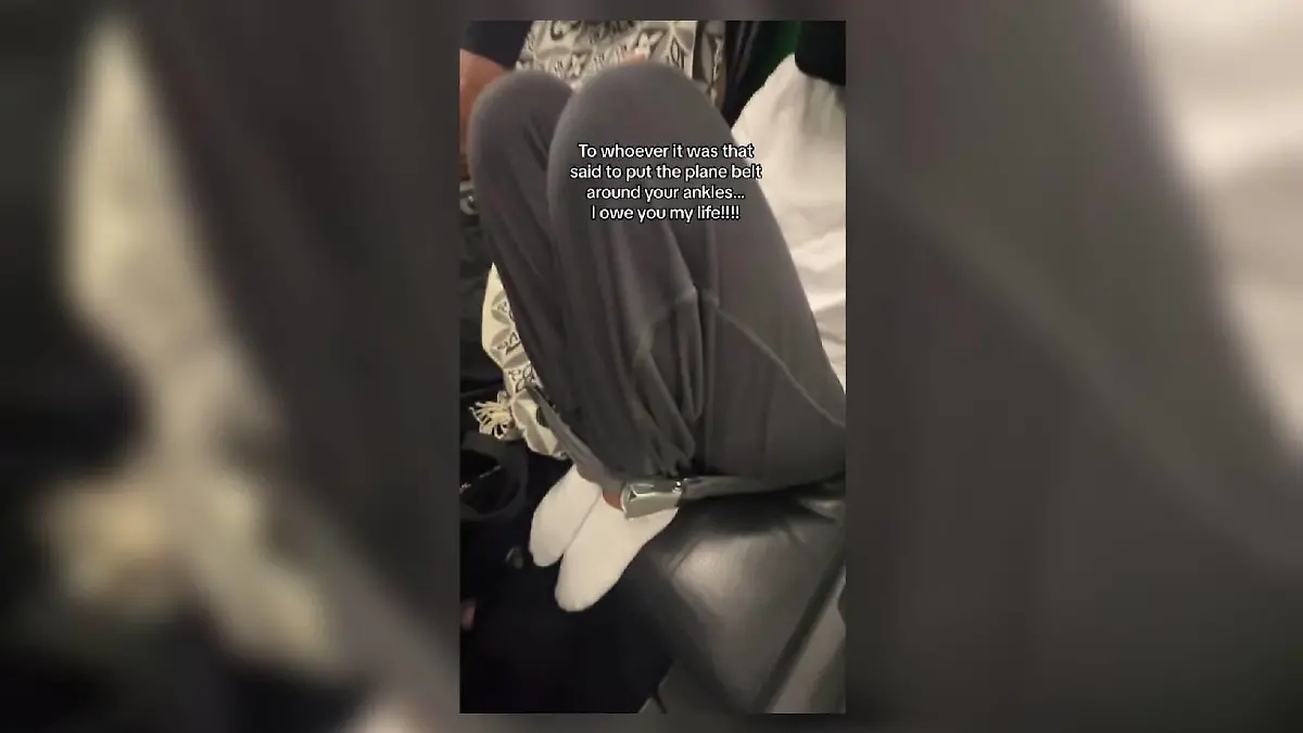 Laut TikTokerin Lexi (@alexisburnaby1711) soll dieser Reise-Hack das Schlafen im Flugzeug um einiges angenehmer machen.