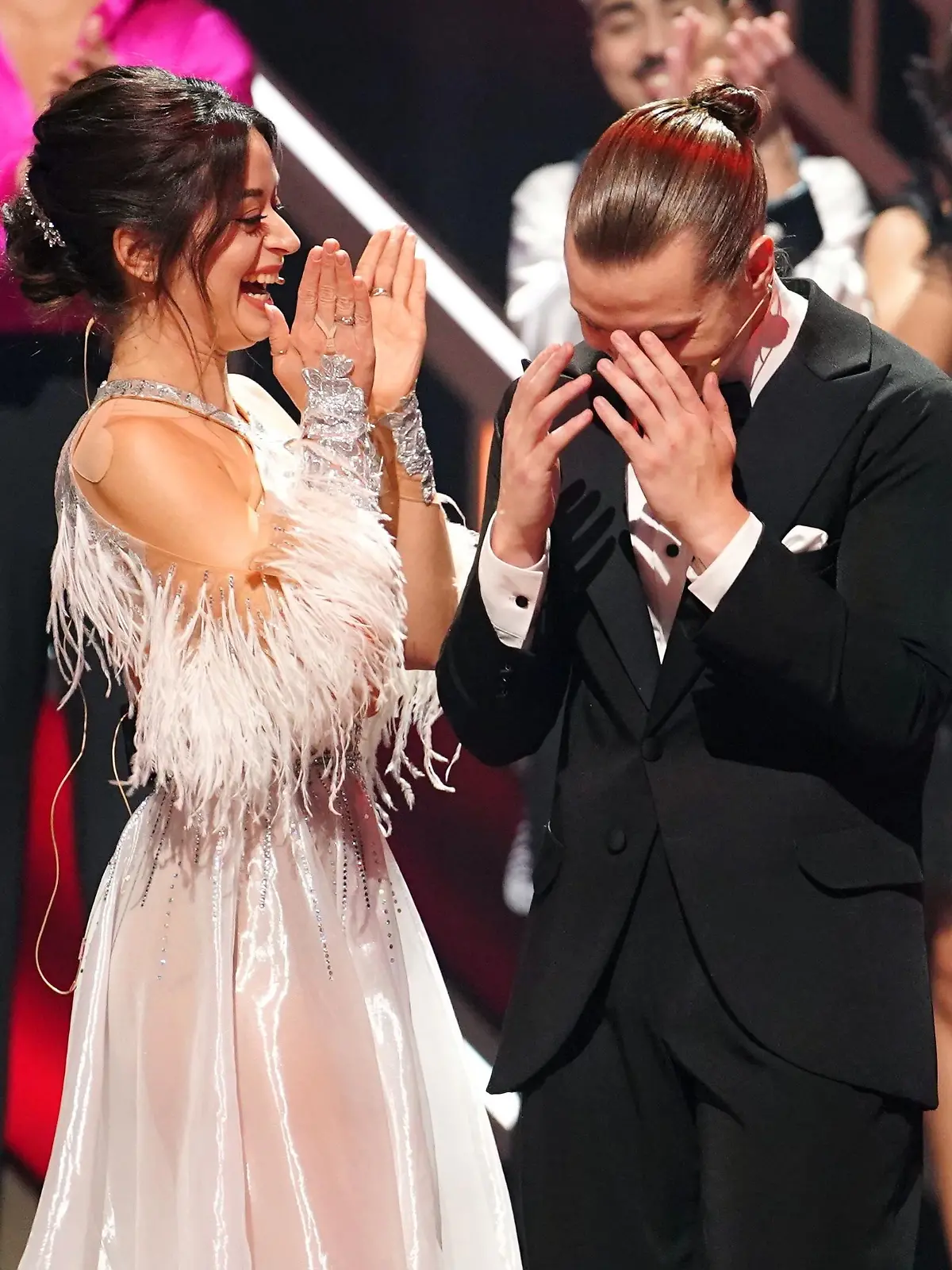 Gabriel Kelly hat in der Kennlernshow Jury und Zuschauer am meisten überzeugt. Er und seine Tanzpartnerin Malika Dzumaev (l.) sichern sich die Direktticket für die nächste Live-Show und können in der ersten regulären Show am 01.03.2024 nicht rausgewählt werden.

+++ Die Verwendung des sendungsbezogenen Materials ist nur mit dem Hinweis und Verlinkung auf RTL+ gestattet. +++
