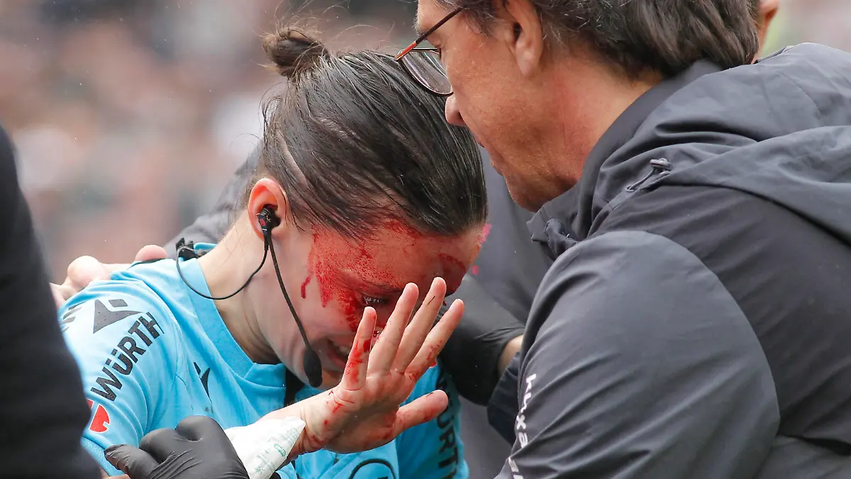 Sevilla, 25/02/2024. Primera Division Spanish League. LaLiga. Benito Villamarin Stadium. Real Betis - Athletic Club. Assistant referee Guadalupe Porras, removed on a stretcher after being hit by a television camera during the match. Photographer: Juan Jose Ubeda/PROSHOTS.