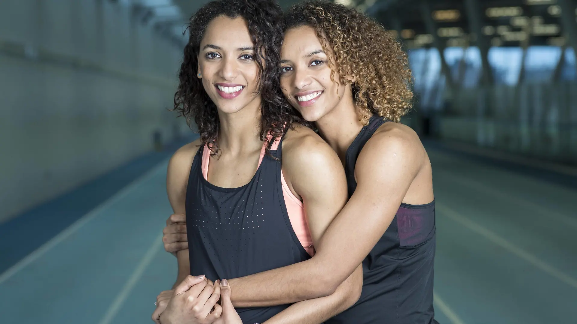 . 22/02/2017. London, United Kingdom. GB athletics Laviai and Lina Nielsen. Portraits of GB athletics twin sisters Laviai (left and darker hair) and Lina (right and lighter hair) Nielsen at Lee Valley Sports Centre . PUBLICATIONxINxGERxSUIxAUTxHUNxONLY xixImagesx IIM-14537-0018
22 02 2017 London United Kingdom GB Athletics and Lina Nielsen portraits of GB Athletics Twin Sisters left and Hair and Lina Right and Lighter Hair Nielsen AT Lee Valley Sports Centre PUBLICATIONxINxGERxSUIxAUTxHUNxONLY xixImagesx Jim 0018