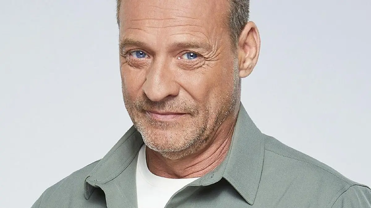 Kai Noll spielt "Rufus Sturm"
Die Verwendung des sendungsbezogenen Materials ist nur mit dem Hinweis und Verlinkung auf RTL+ gestattet.