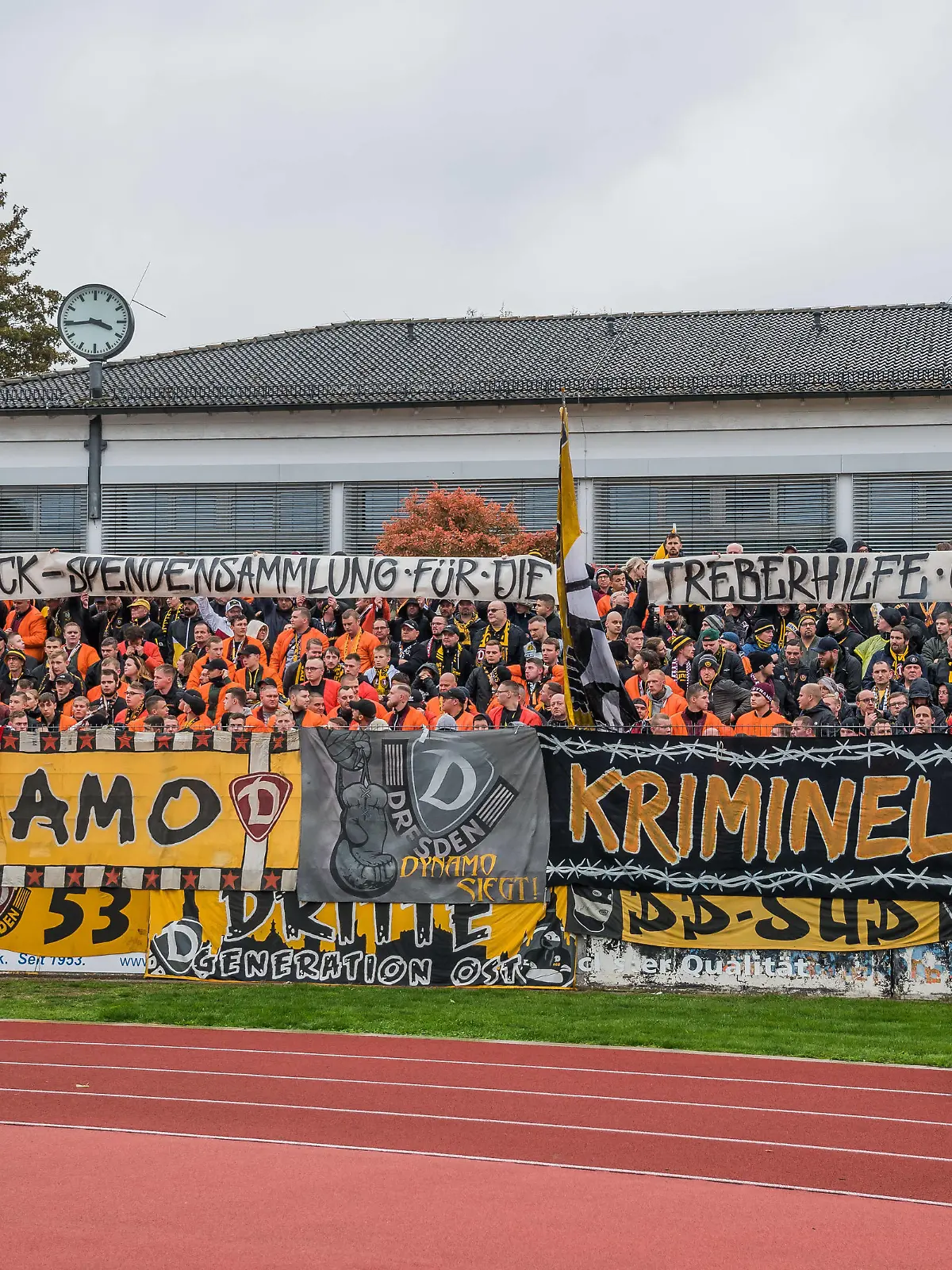 Aufruf der Dynamofans, beim nächsten Heimspiel für die Treberhilfe zu spenden SpVgg Bayreuth - SG Dynamo Dresden Fußball 3. Liga Saison 2022/2023 10. Spieltag Hans-Walter-Wild-Stadion Bayreuth 01. Oktober 2022 *** Call of Dynamo fans to donate at the next home game for Treberhilfe SpVgg Bayreuth SG Dynamo Dresden Football 3 Liga Season 2022 2023 10 Matchday Hans Walter Wild Stadium Bayreuth 01 October 2022 