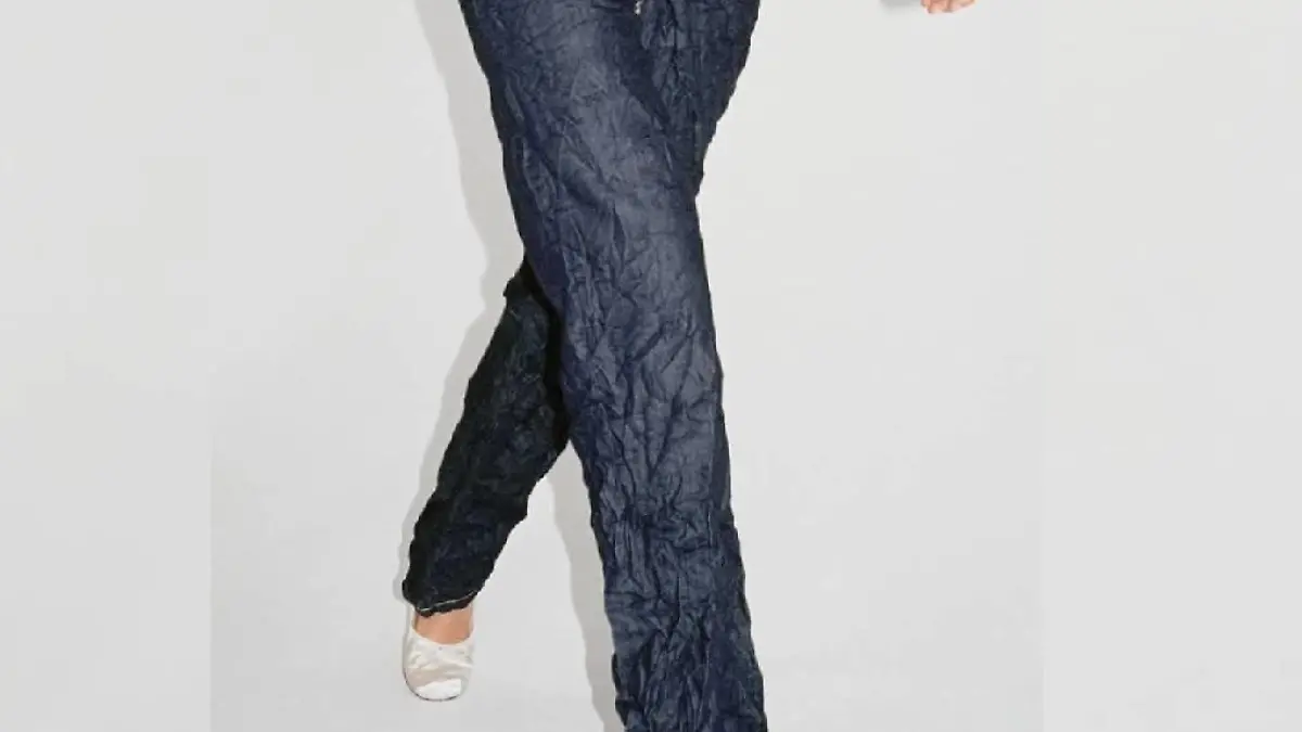 Diese Hose erhitzt die Gemüter. Der Grund: Die vielen, tiefen Falten.