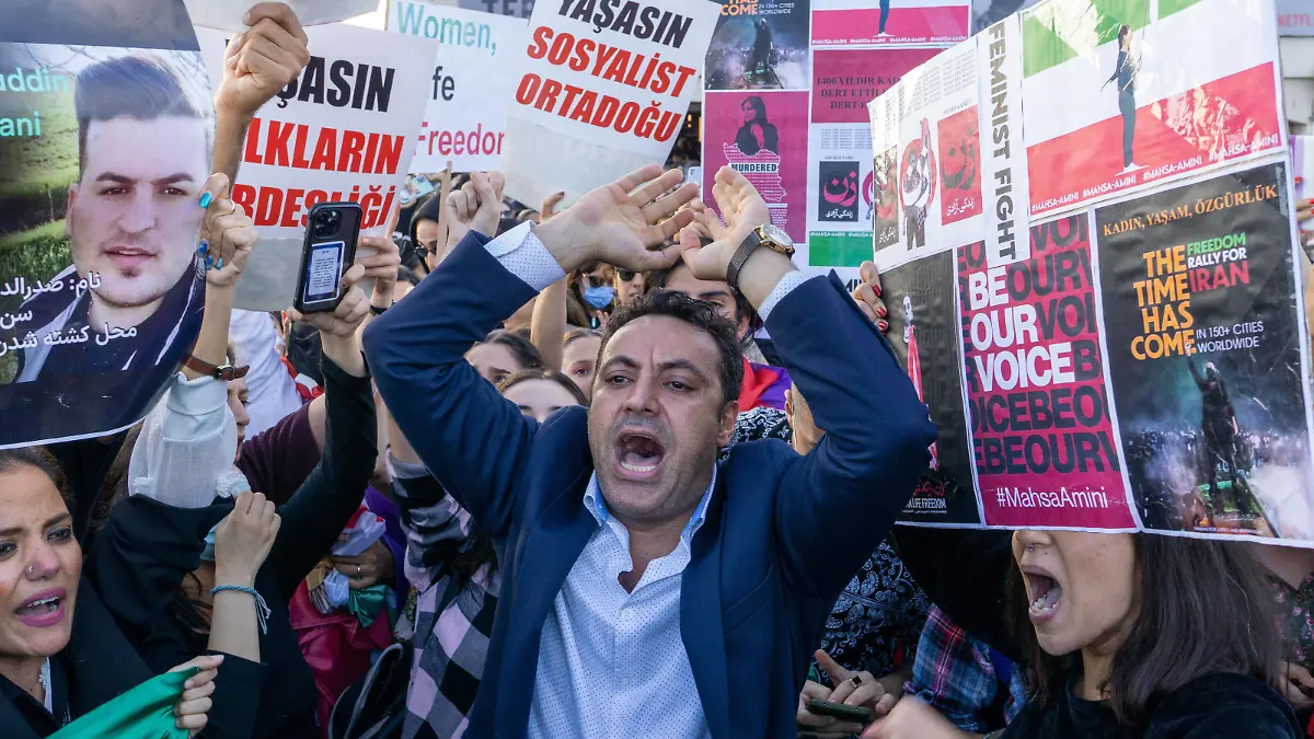  October 2, 2022: In response to the arrest of an Iranian woman by the country s morality police in Tehran, a protest demonstration was held in Kadikoy Istanbul, Turkey on October 2, 2022. Mahsa Amini, 22, was visiting Iran s capital, Tehran, with her family on September 13, 2022, when she was detained by the police unit responsible for enforcing strict dress codes, including wearing headscarves, for women in Iran. She was declared dead on September 16, 2022 by state television after being in a coma for three days. - ZUMAi72_ 20221002_znp_i72_007 Copyright: xTolgaxIldunx
