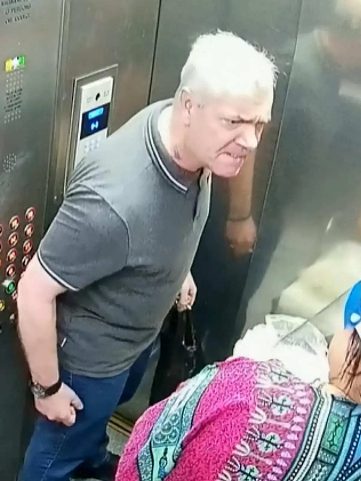 SONDERKONDITIONEN: Satzpreis!
SONDERKONDITIONEN: Satzpreis! Hassverbrechen im Victoria Centre in Nottingham: Ein Mann greift eine an Zerebralparese leidende ältere Fau an -- Police investigating a hate crime incident have issued an image of a man they would like to speak to. See SWNS story SWMRlift. A disabled woman with cerebral palsy was using a lift at the Victoria Centre in Nottingham when a man entered. When the 72-year-old asked if she could use the lift alone as she was feared catching coronavirus, the man became aggressive and reportedly made a derogatory comment about her disability. Inspector Paul Gummer, who leads the City Centre Neighbourhood Policing Team, said: ?This was an appalling incident that caused great upset and distress to the victim. ?Despite extensive inquiries, all efforts to trace the person responsible have been met with a negative result and so we now asking for the public?s help to identify him.?  / action press