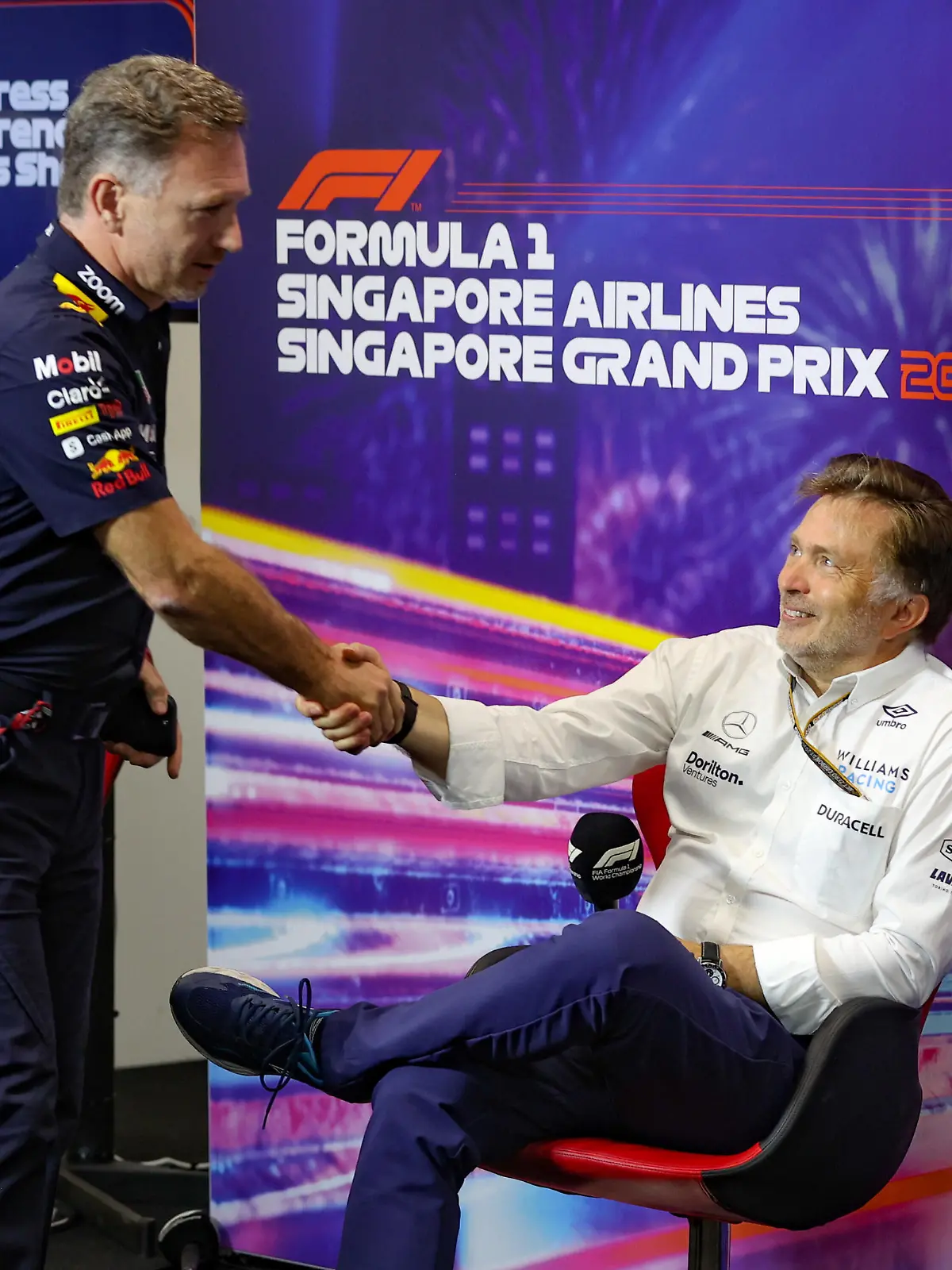  HORNER Christian gbr, Team Principal of Red Bull Racing, portrait, CAPITO Jost, Chief Executive Officer of Williams Racing, portrait, press conference, PK, Pressekonferenz during the Formula 1 Singapore Airlines Singapore Grand Prix 2022, 17th round of the 2022 FIA Formula One World Championship, WM, Weltmeisterschaft from September 30 to October 02, 2022 on the Marina Bay Street Circuit, in Singapore - F1 - SINGAPORE GRAND PRIX 2022 DPPI/Panoramic PUBLICATIONxNOTxINxFRAxITAxBEL AV6_4293