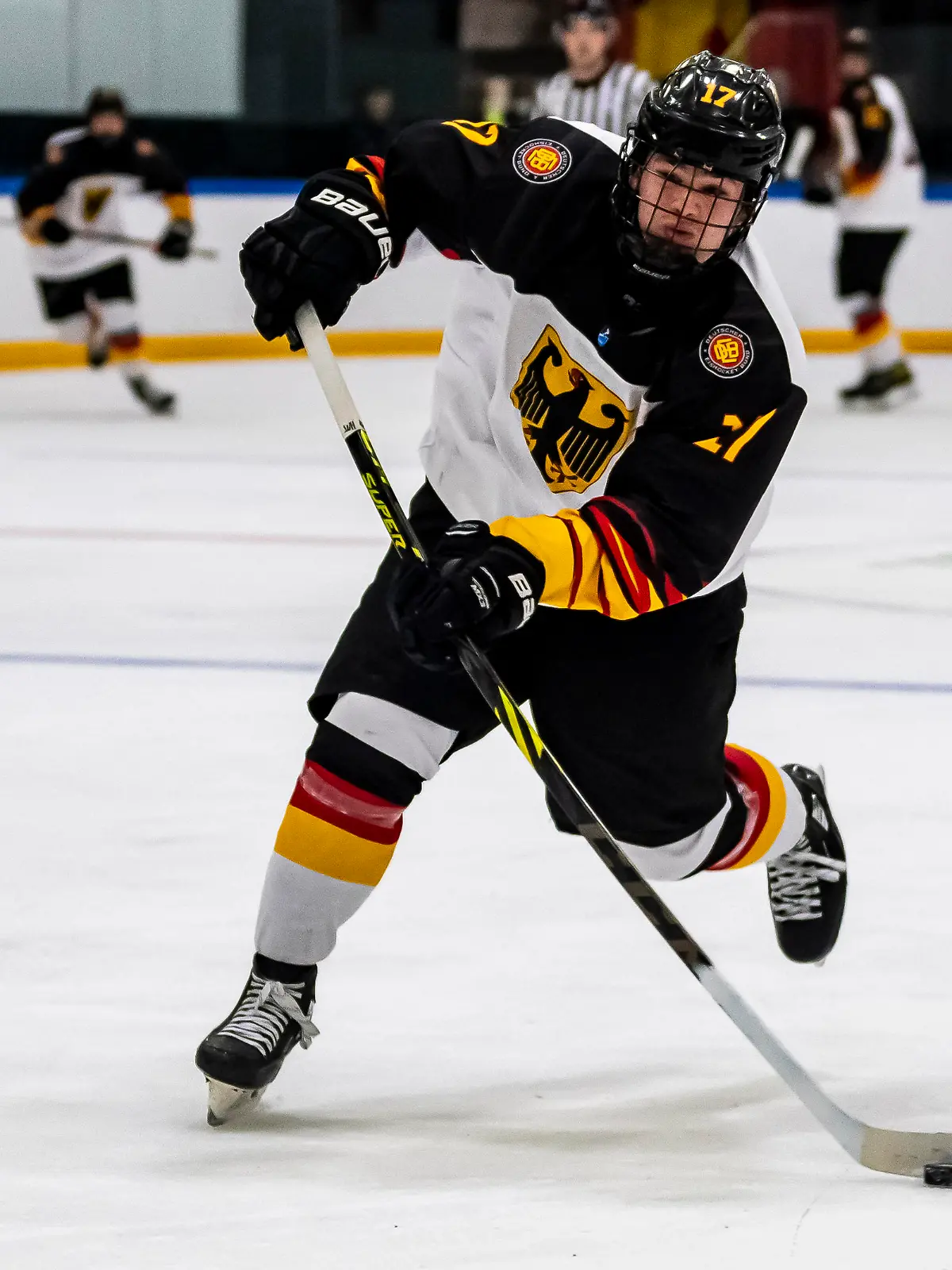 Schuss von Luca Hauf (17, Deutschland U18) GER, Schweden vs Deutschland, Eishockey, IIHF U18 WM 2022, Gameday 4, Game 15, Viertelfinale, 28.04.2022, Foto: Eibner/Florian Wolf
