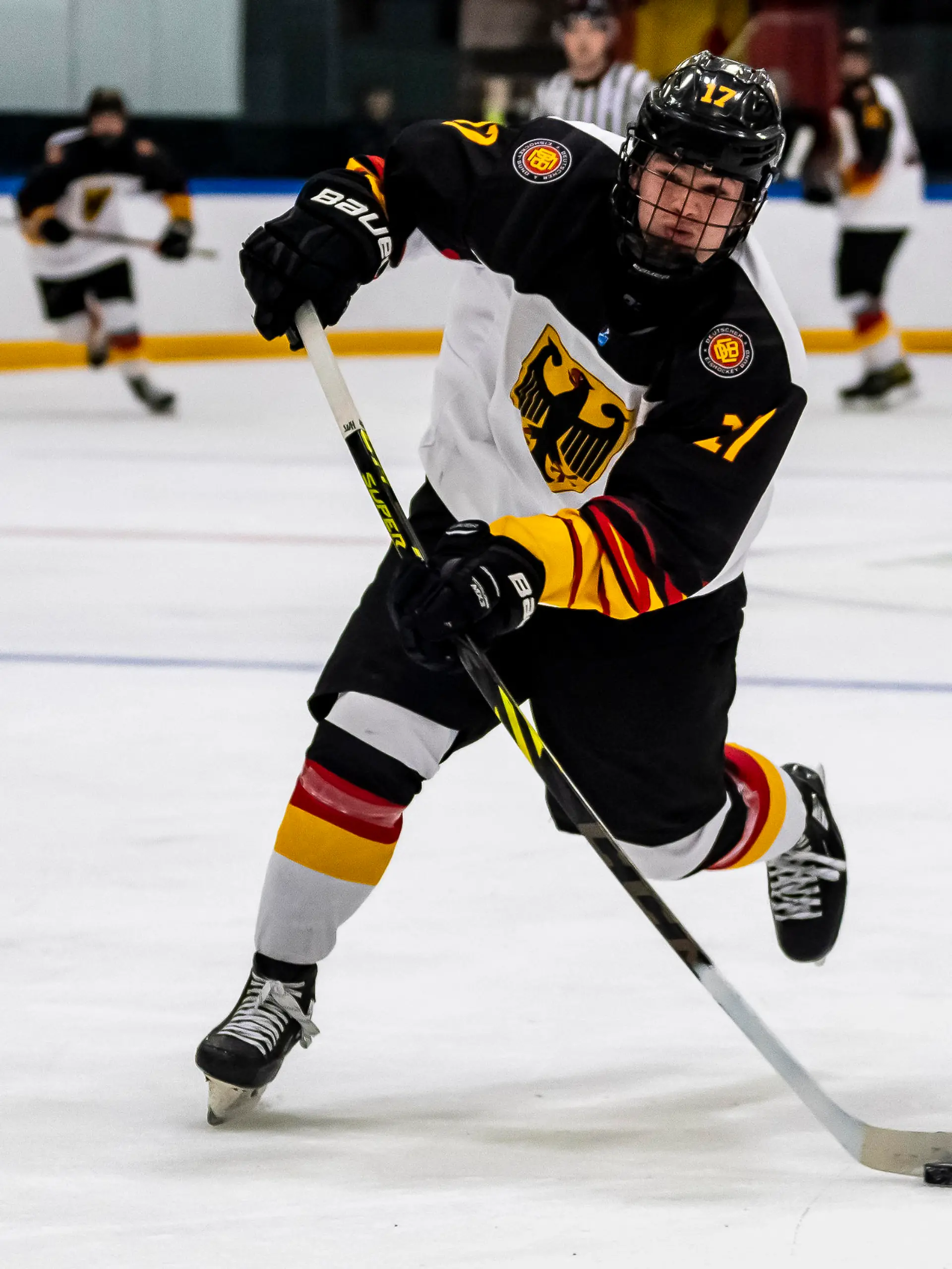 Schuss von Luca Hauf (17, Deutschland U18) GER, Schweden vs Deutschland, Eishockey, IIHF U18 WM 2022, Gameday 4, Game 15, Viertelfinale, 28.04.2022, Foto: Eibner/Florian Wolf