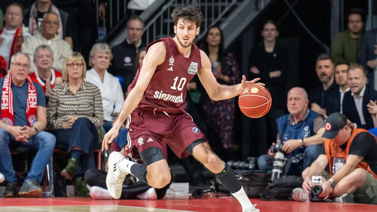 Leandro Bolmaro #10 (FC Bayern Basketball), FC Bayern Basketball vs. Ratiopharm Ulm, Basketball, BBL, Pokal Finale, 18.02.2024 / action press