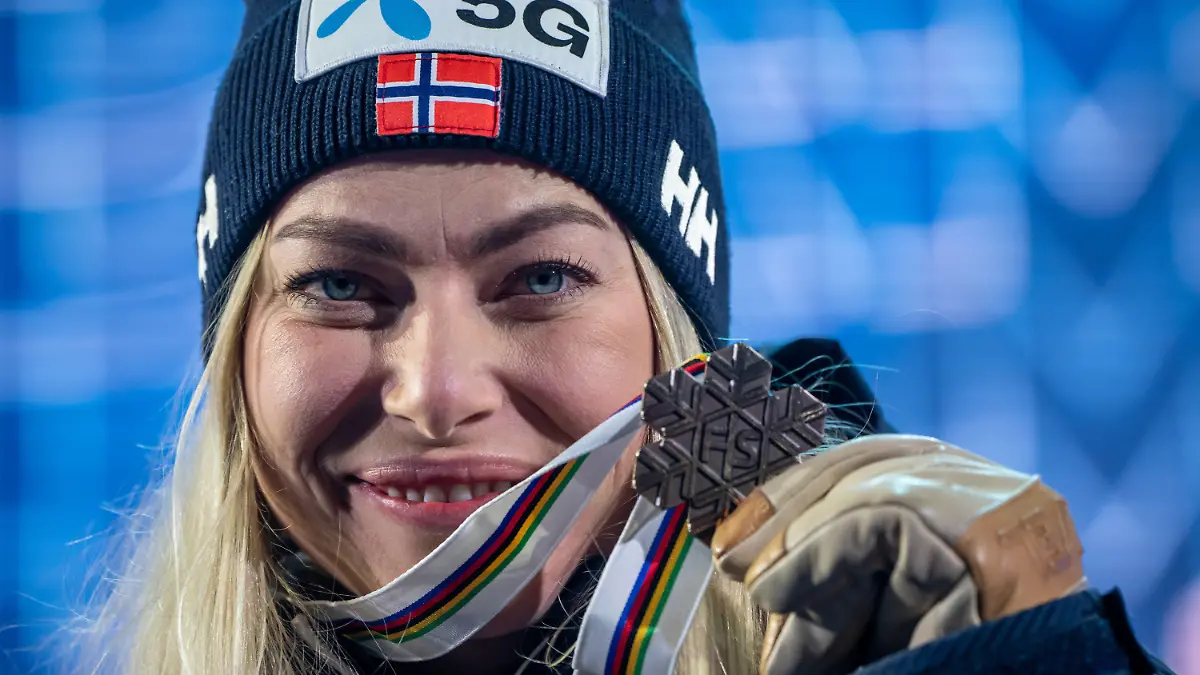 ARCHIV - 16.02.2023, Frankreich, Courchevel: Ski alpin: Weltmeisterschaft, Riesenslalom Damen: Ragnhild Mowinckel, Norwegen Bronzemedaille im Riesenslalom. Mowinckel beendet nach der Saison 2023/24 ihre Karriere. (zu dpa: «Skirennfahrerin Mowinckel beendet Karriere am Saisonende») Foto: Michael Kappeler/dpa +++ dpa-Bildfunk +++