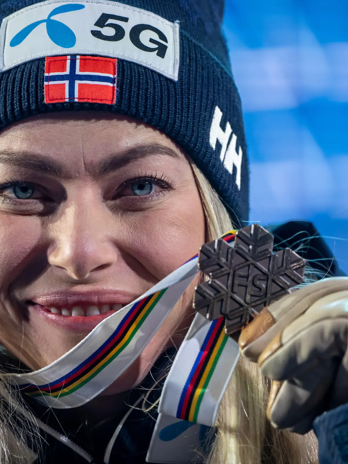 ARCHIV - 16.02.2023, Frankreich, Courchevel: Ski alpin: Weltmeisterschaft, Riesenslalom Damen: Ragnhild Mowinckel, Norwegen Bronzemedaille im Riesenslalom. Mowinckel beendet nach der Saison 2023/24 ihre Karriere. (zu dpa: «Skirennfahrerin Mowinckel beendet Karriere am Saisonende») Foto: Michael Kappeler/dpa +++ dpa-Bildfunk +++