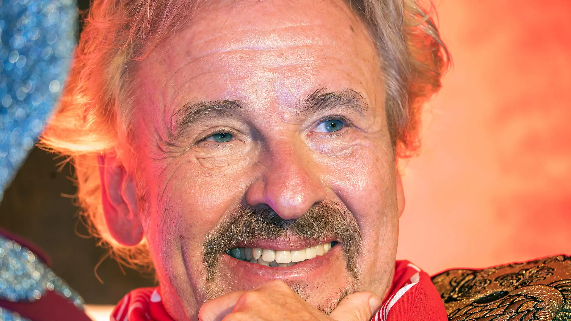 Thomas Gottschalk, Porträt, Verleihung der Goldenen Narrenschelle an Gottschalk, Europark Rust, 31. Januar 2024 Deutschland, Europapark Rust, 31. Januar 2024, Porträt Thomas Gottschalk, Verleihung der Goldenen Narrenschelle 2024 an Thomas Gottschalk, Fernsehmoderator und Entertainer, die Goldene Narrenschelle der Vereinigung Schwäbisch-Alemannischer Narrenzünfte VSAN, im Hotel Colosseo, *** Thomas Gottschalk, Portrait, Presentation of the Goldene Narrenschelle to Gottschalk, Europark Rust, January 31, 2024 Germany, Europapark Rust, January 31, 2024, Portrait Thomas Gottschalk, Presentation of the Goldene Narrenschelle 2024 to Thomas Gottschalk, television presenter and entertainer, the Goldene Narrenschelle of the Vereinigung Schwäbi